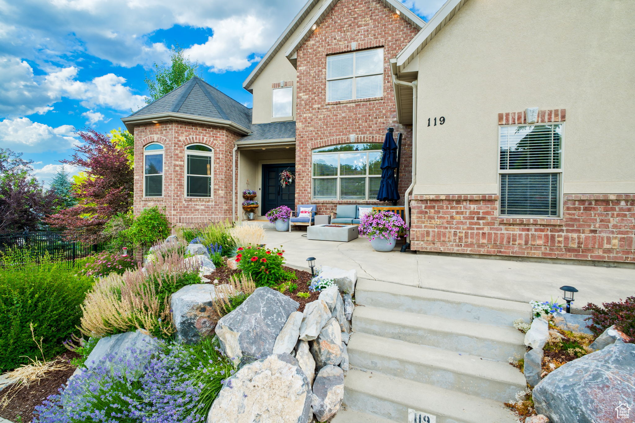 119 S HILLSIDE DRIVE DR