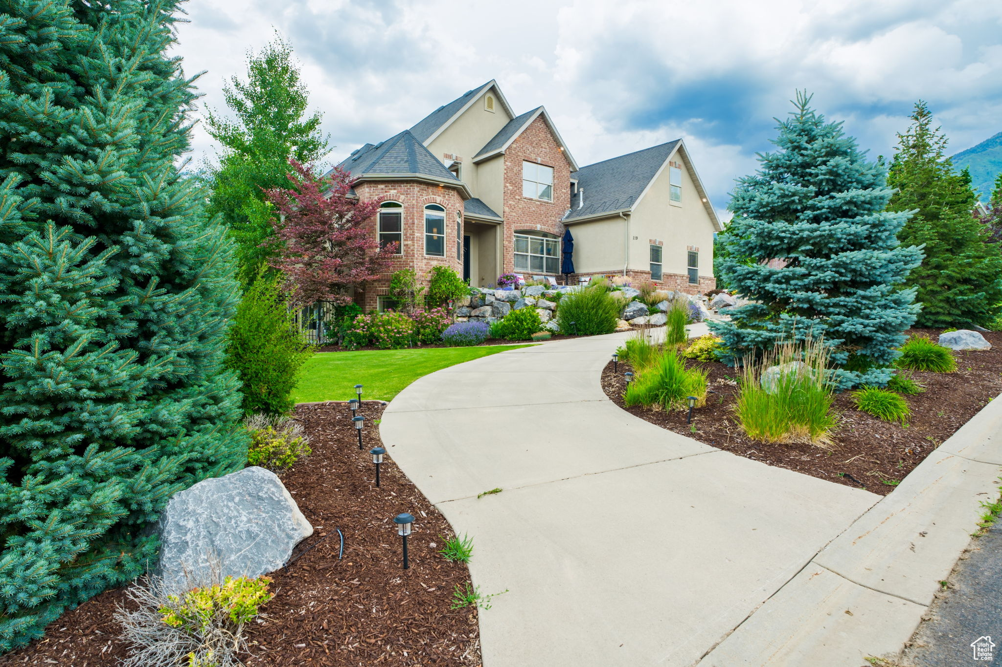 119 S HILLSIDE DRIVE DR