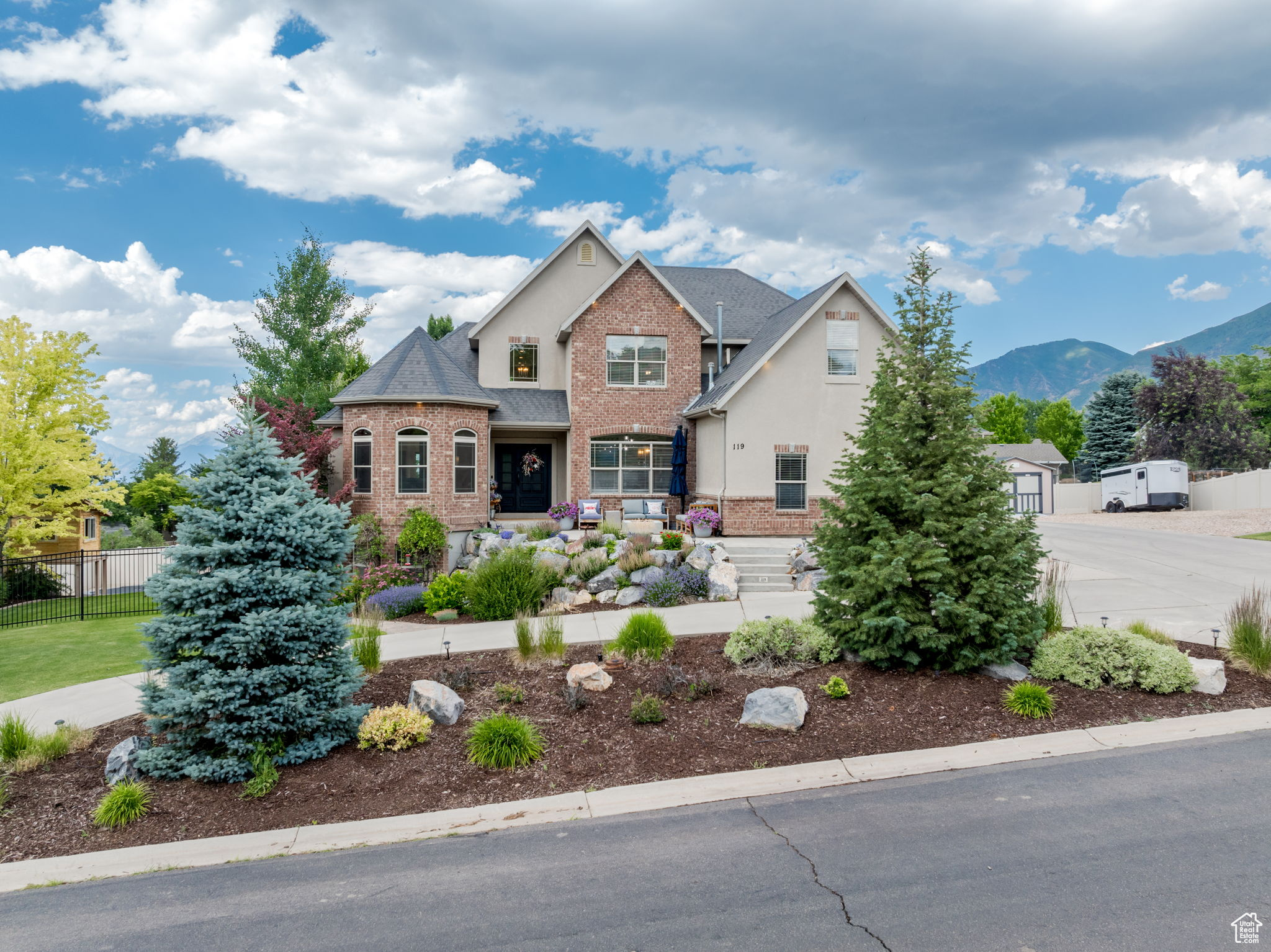 119 S HILLSIDE DRIVE DR