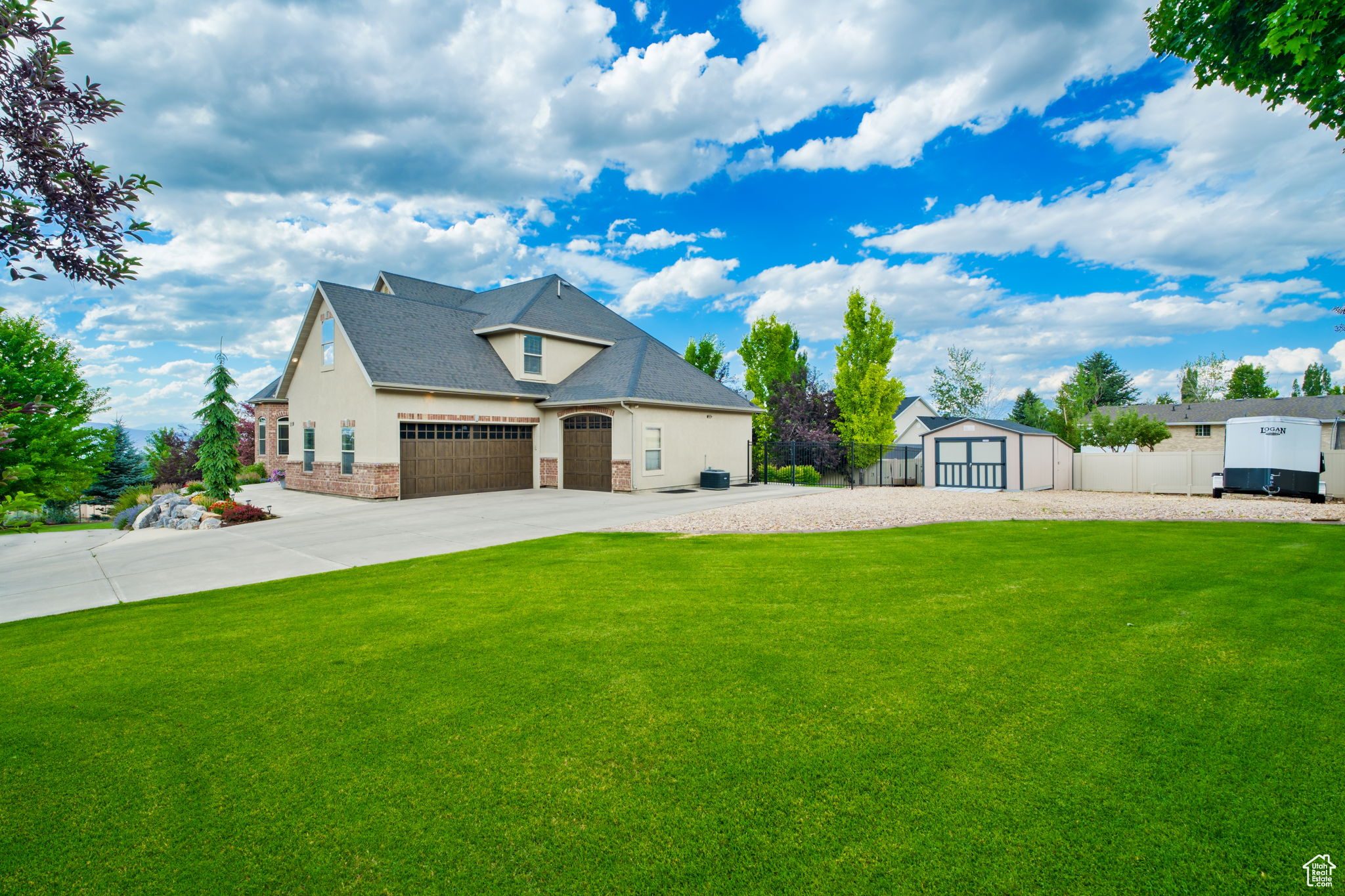 119 S HILLSIDE DRIVE DR