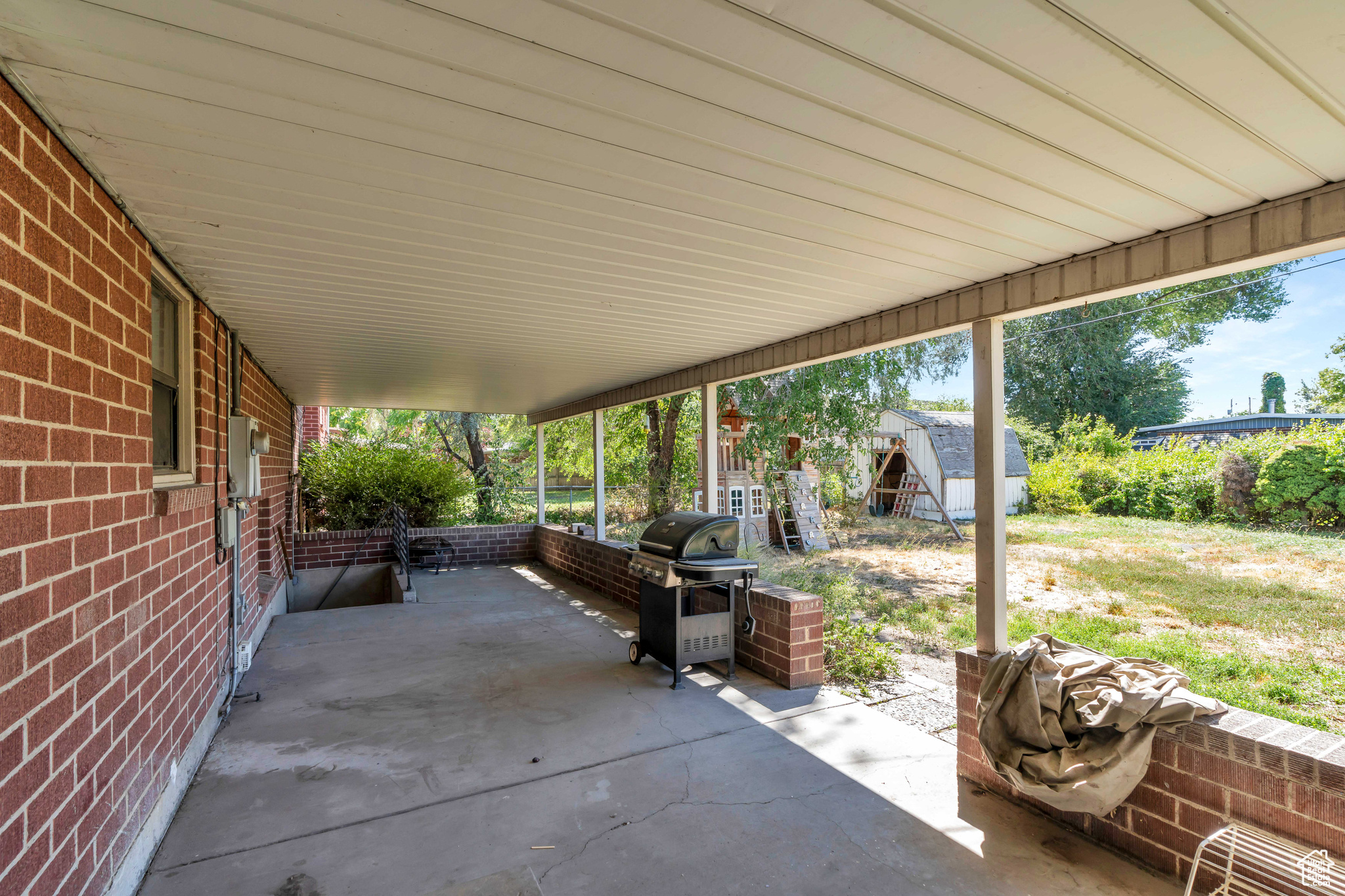 1529 W SUNSET DR