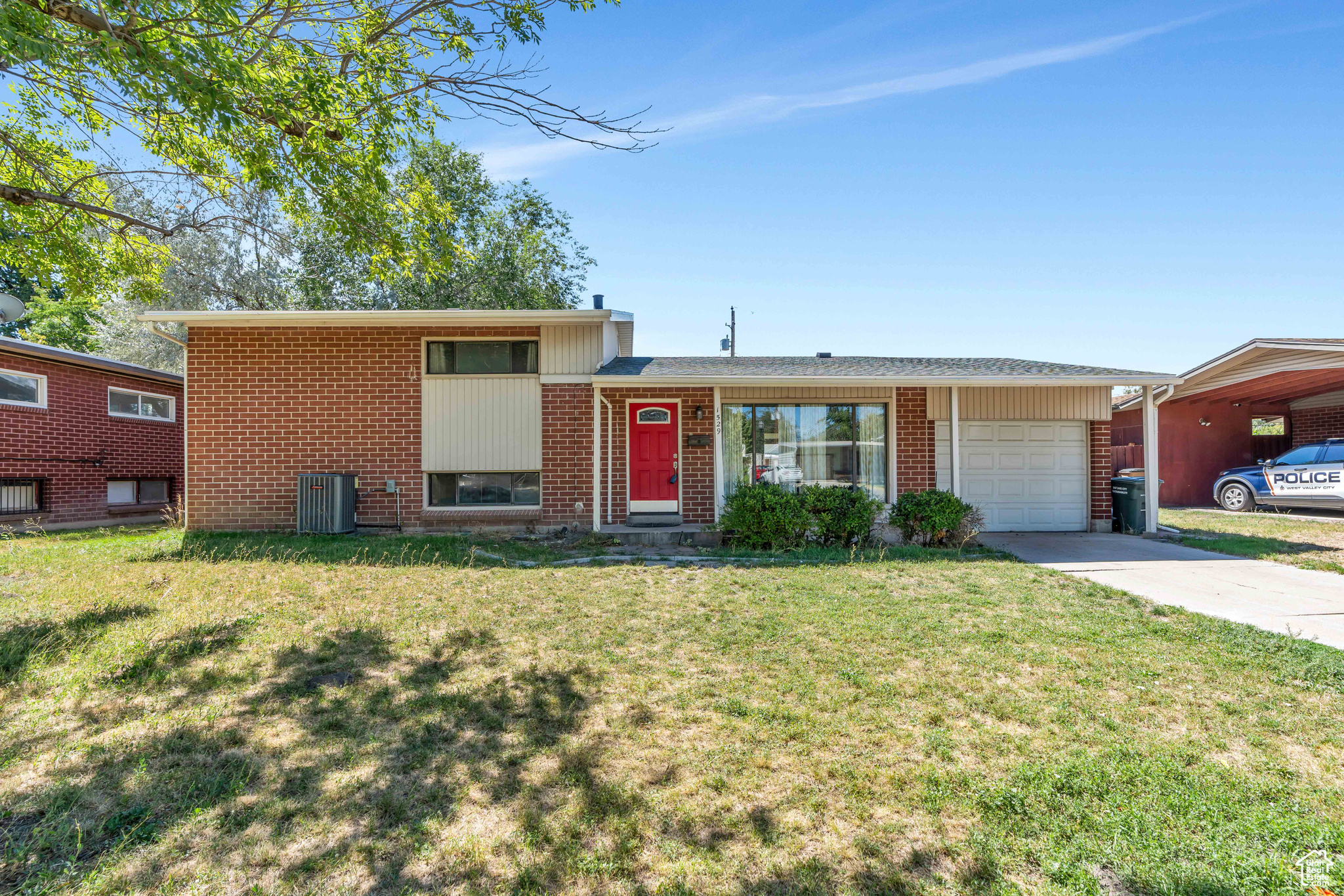 1529 W SUNSET DR