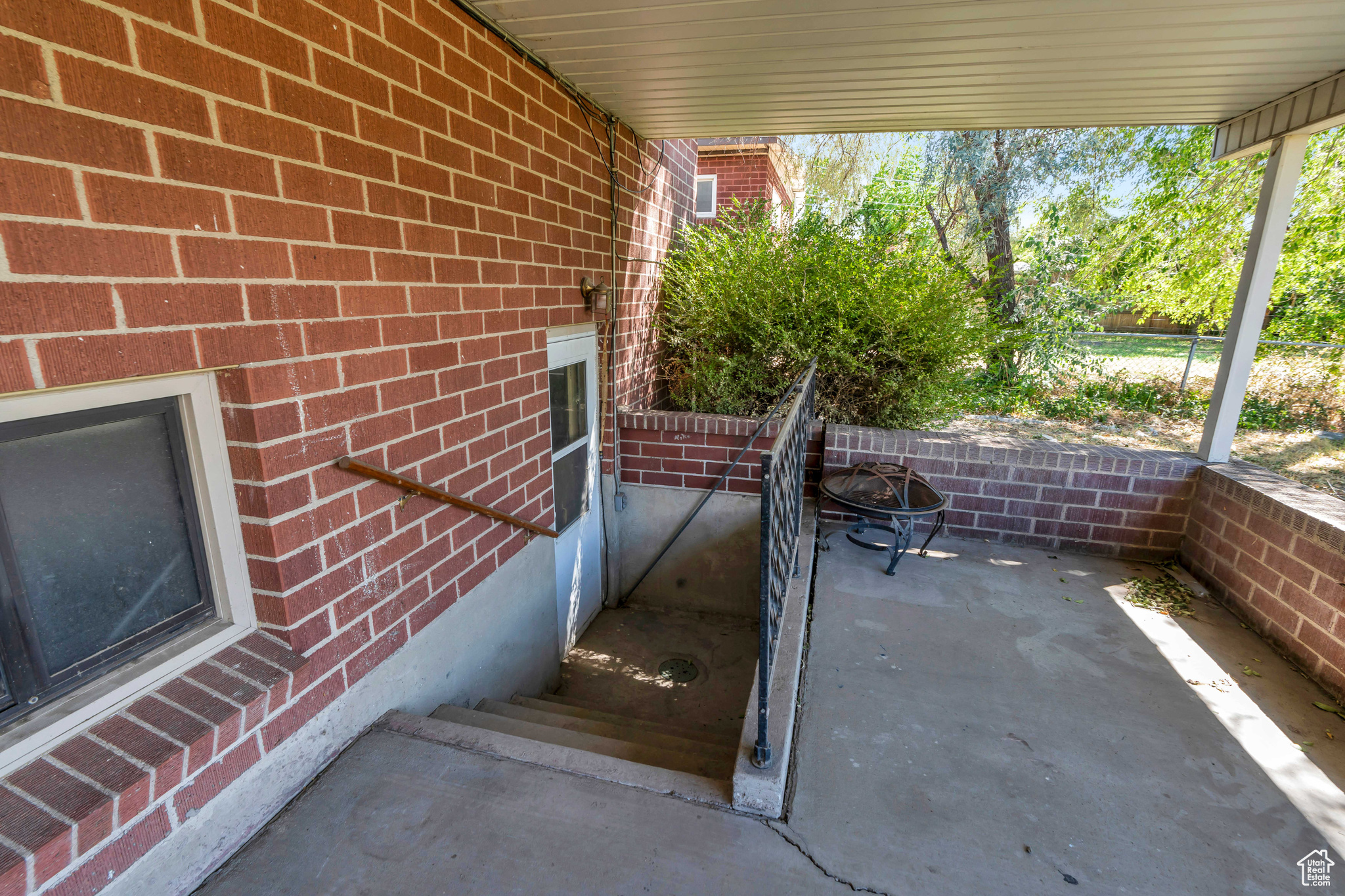 1529 W SUNSET DR