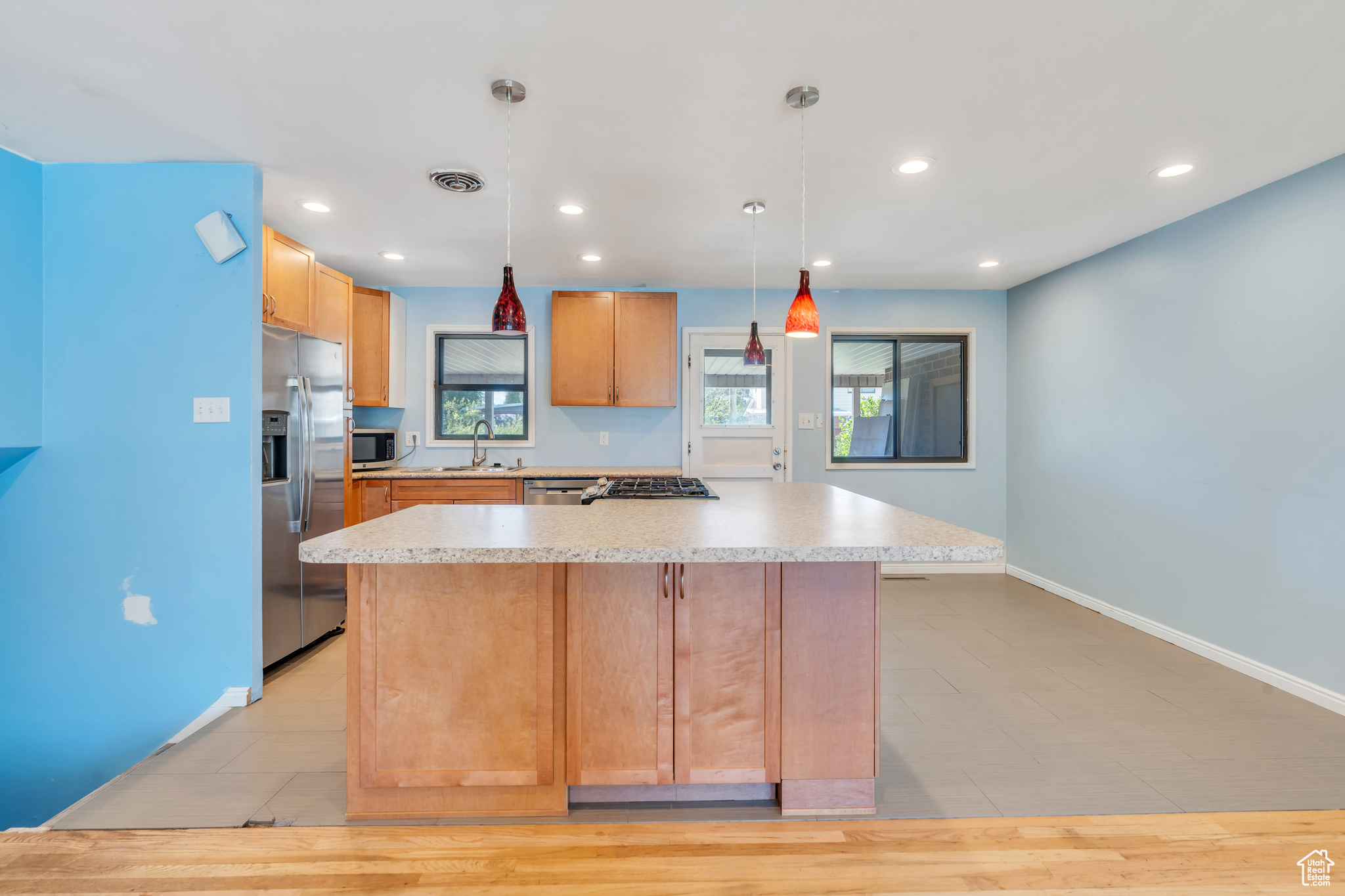 1529 W SUNSET DR