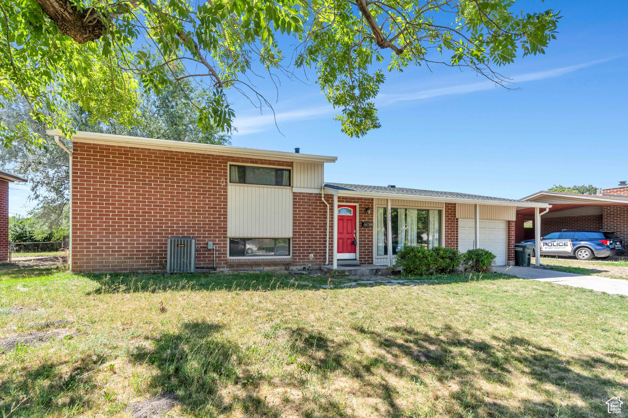 1529 W SUNSET DR