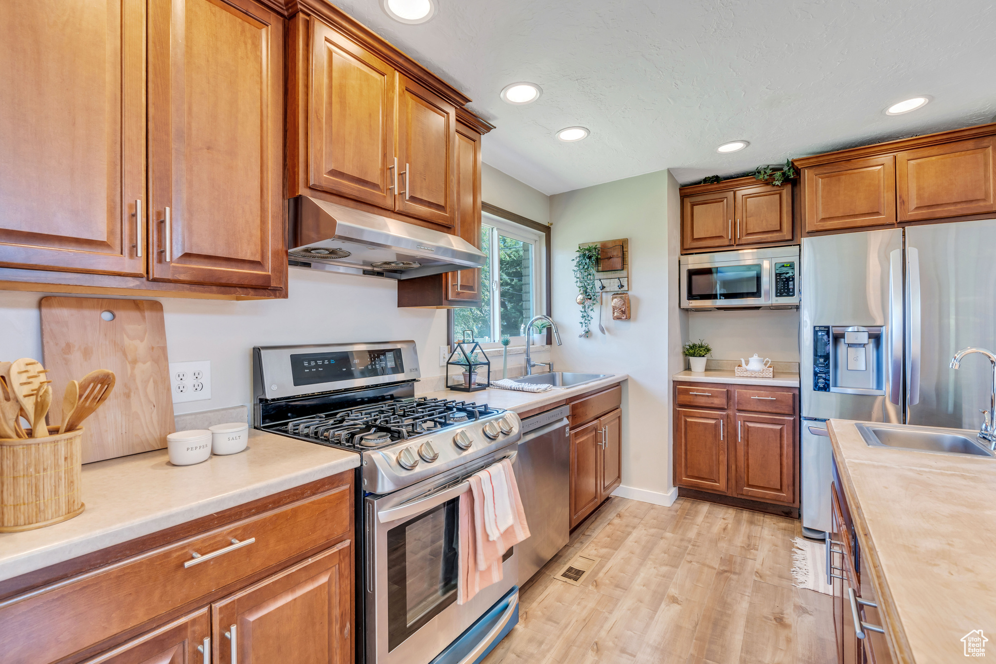 1889 TERRACE DR