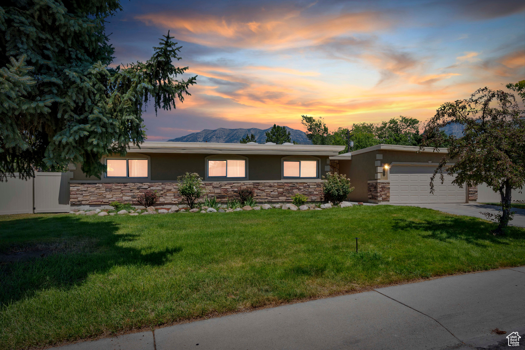 1889 TERRACE DR