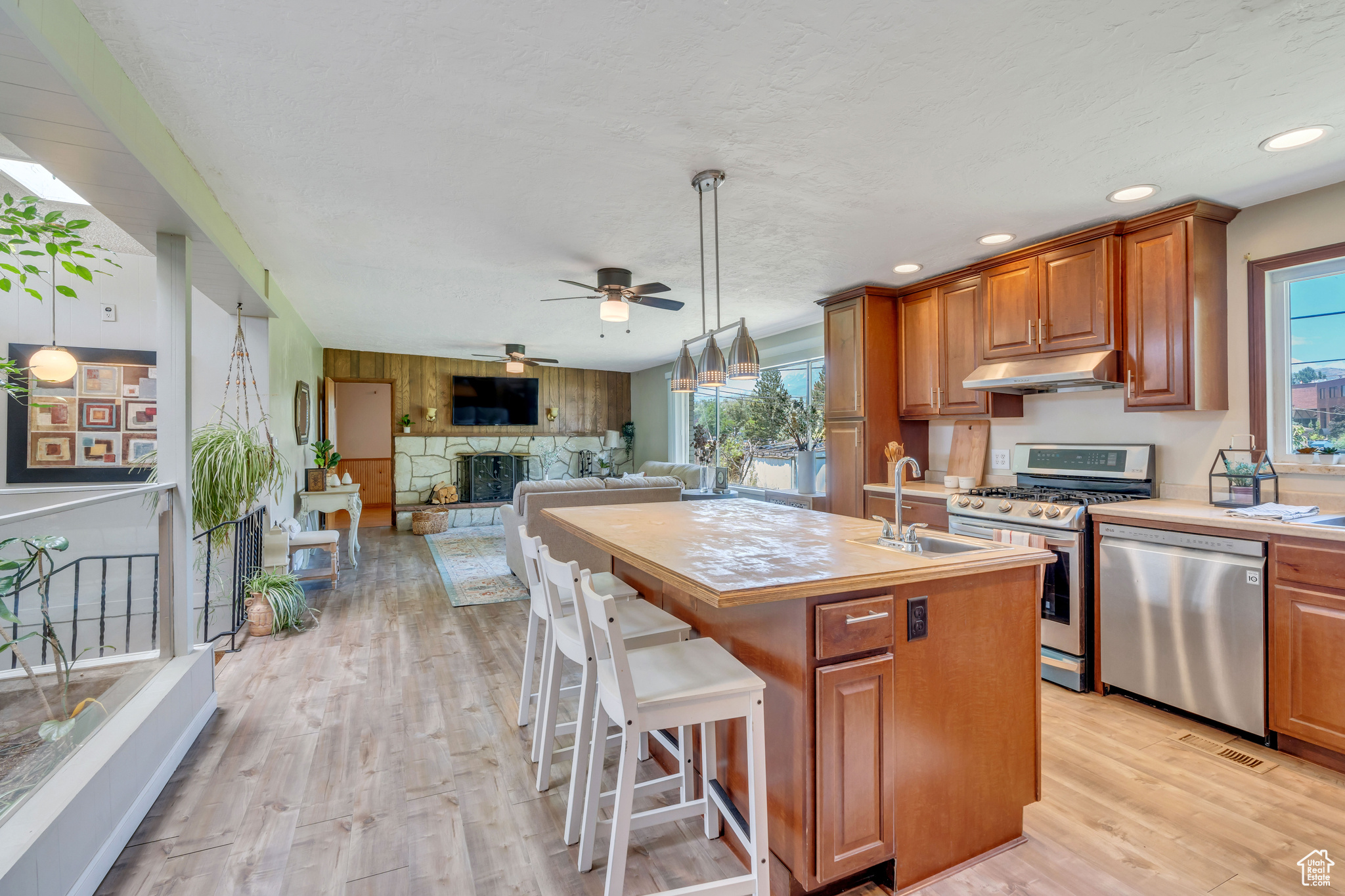 1889 TERRACE DR