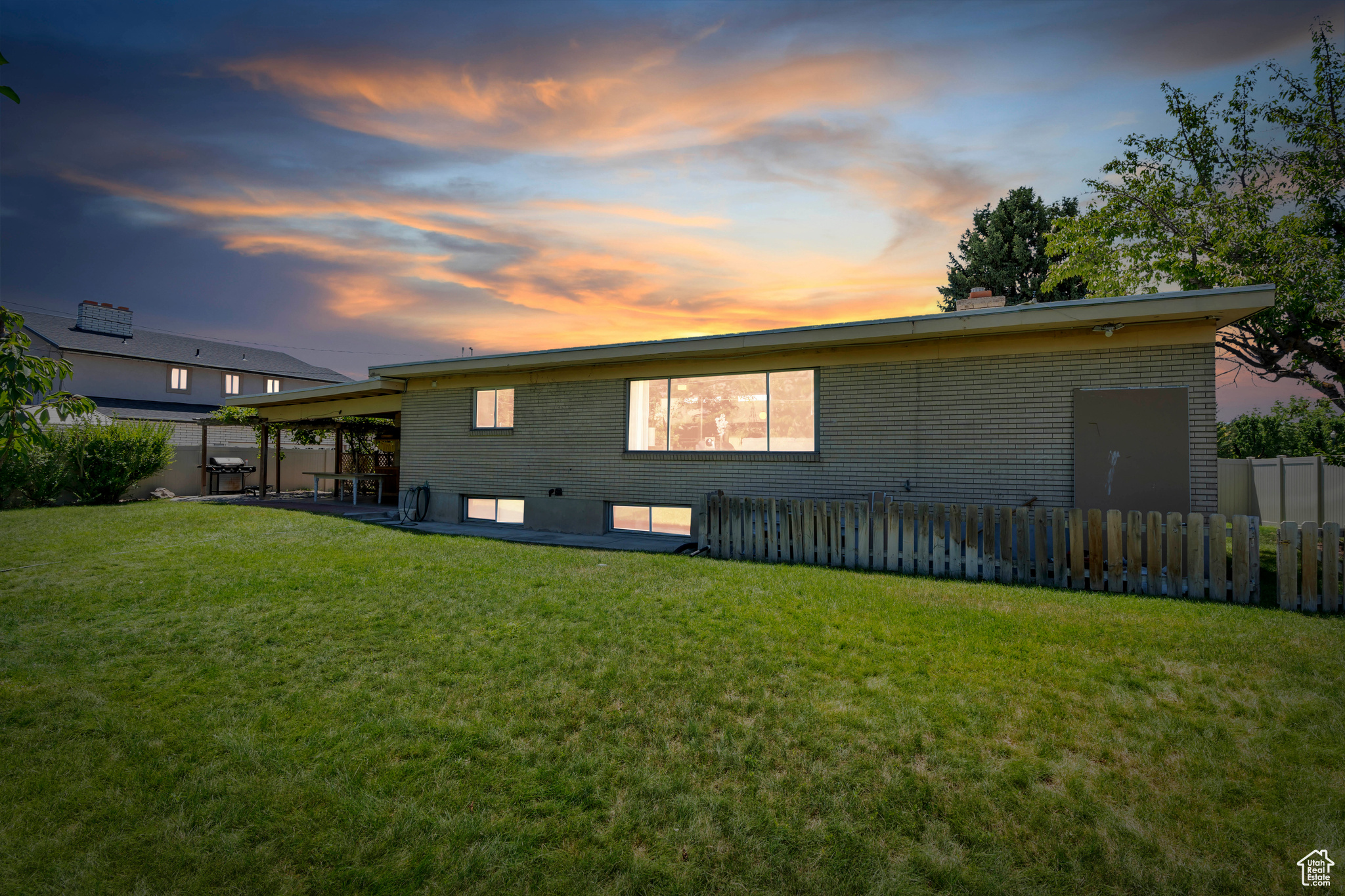 1889 TERRACE DR