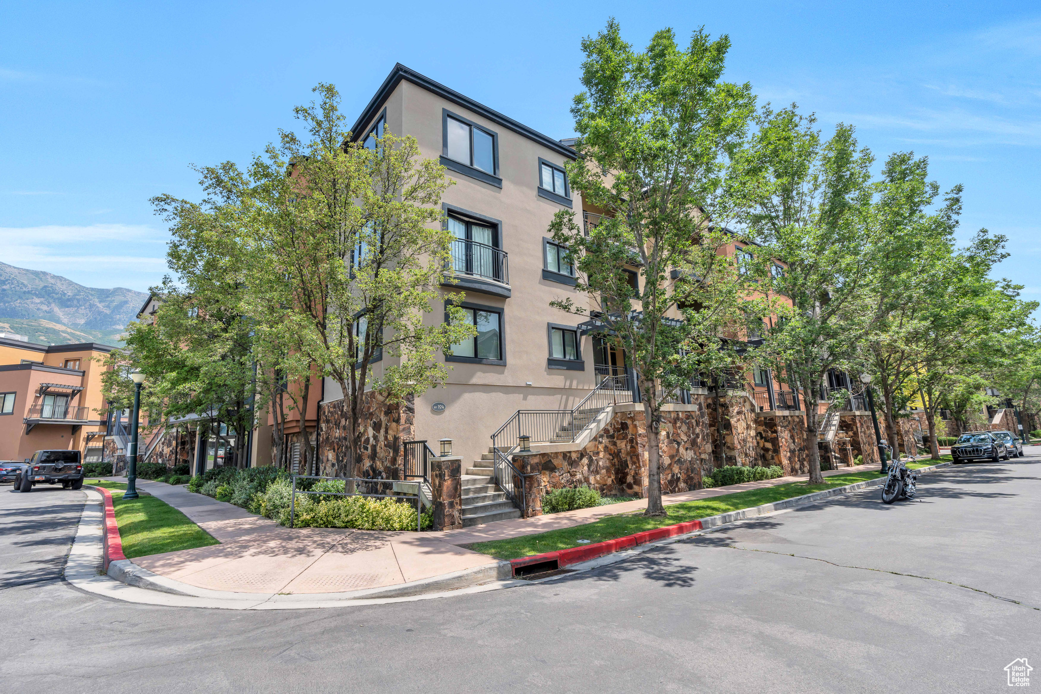 133 W NORTHWOOD LN #203