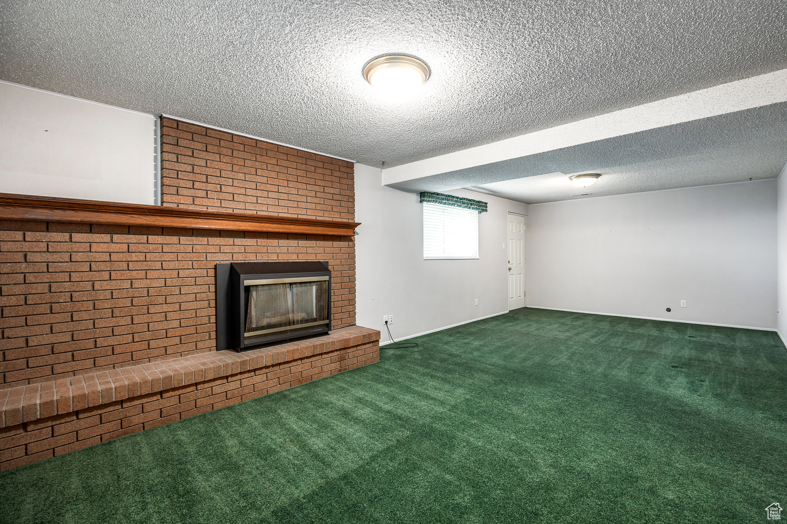 545 E CHASE LN