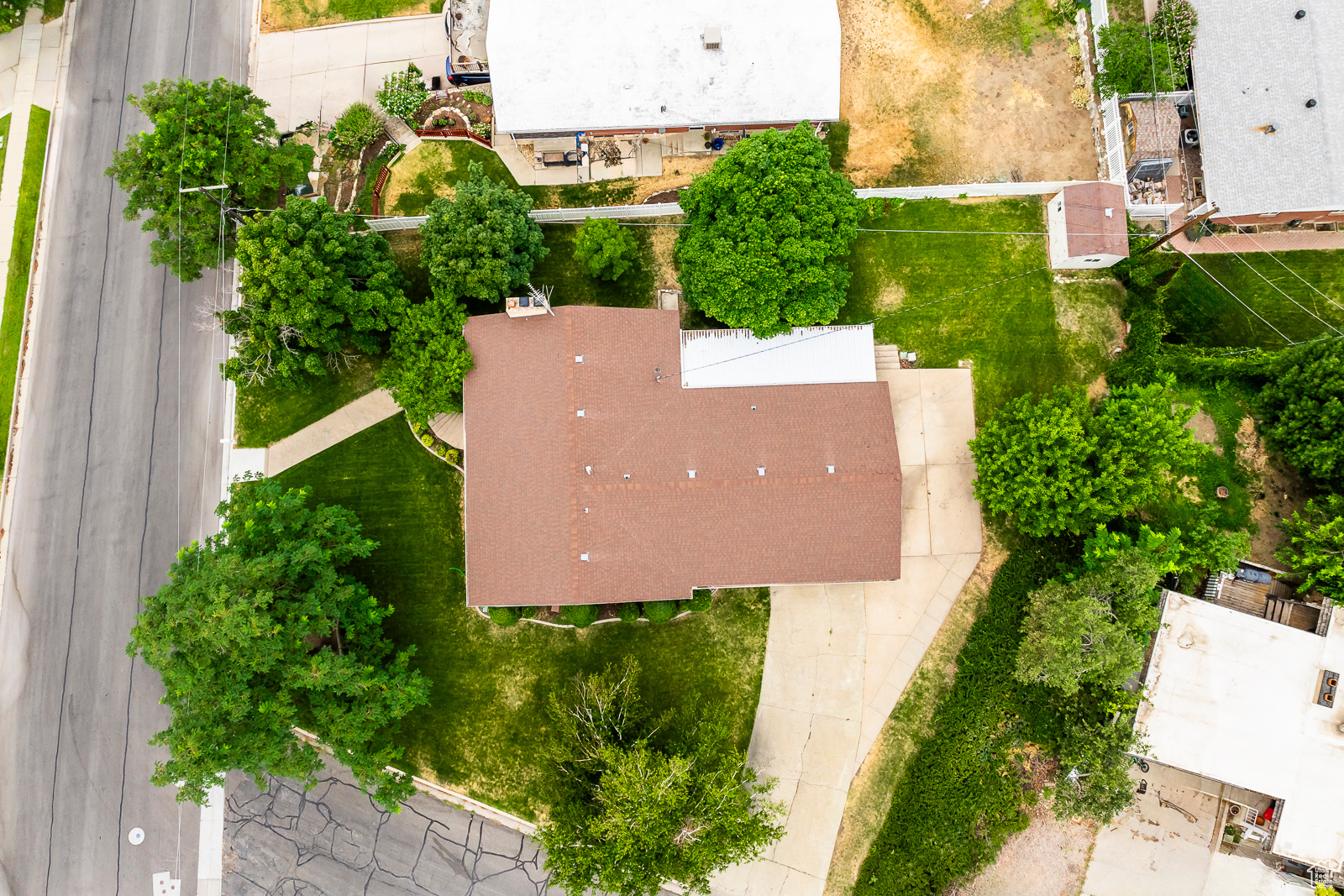 545 E CHASE LN