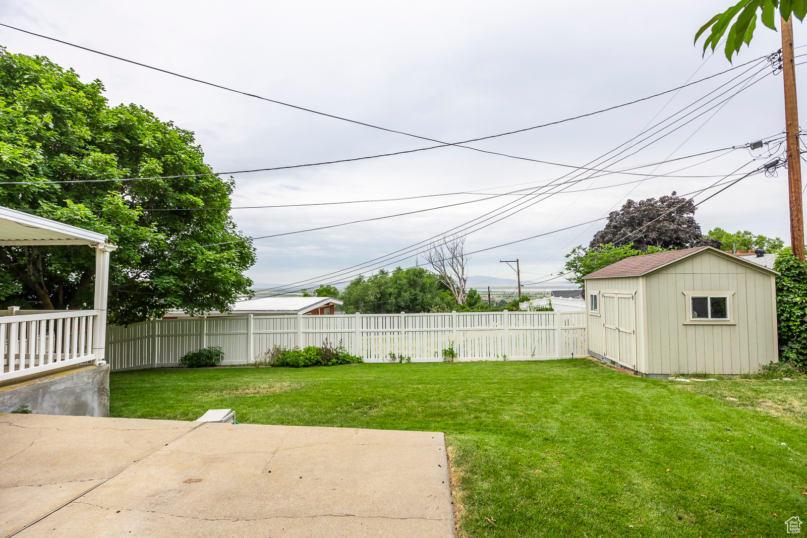 545 E CHASE LN