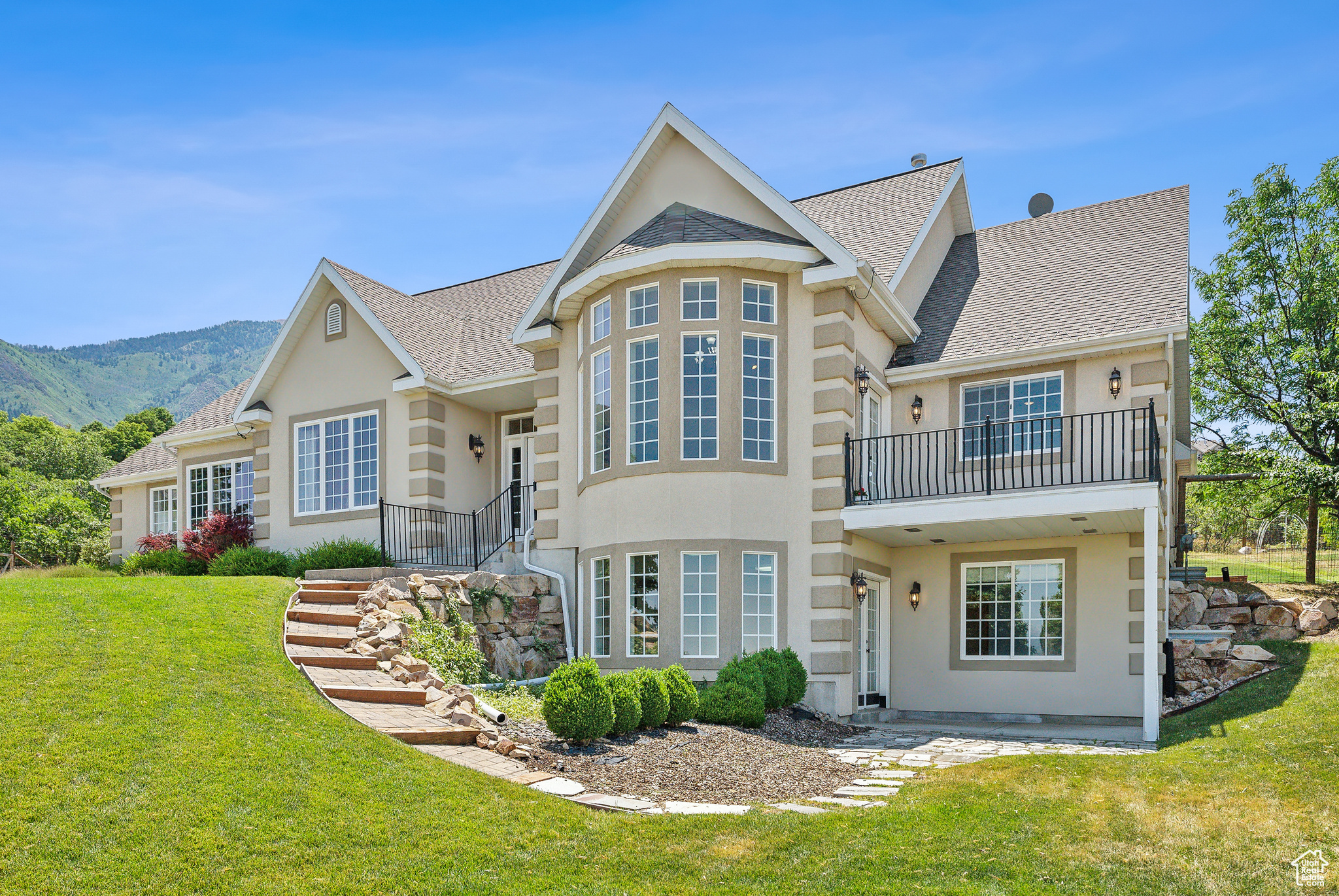 360 W VALLEY VIEW CIR