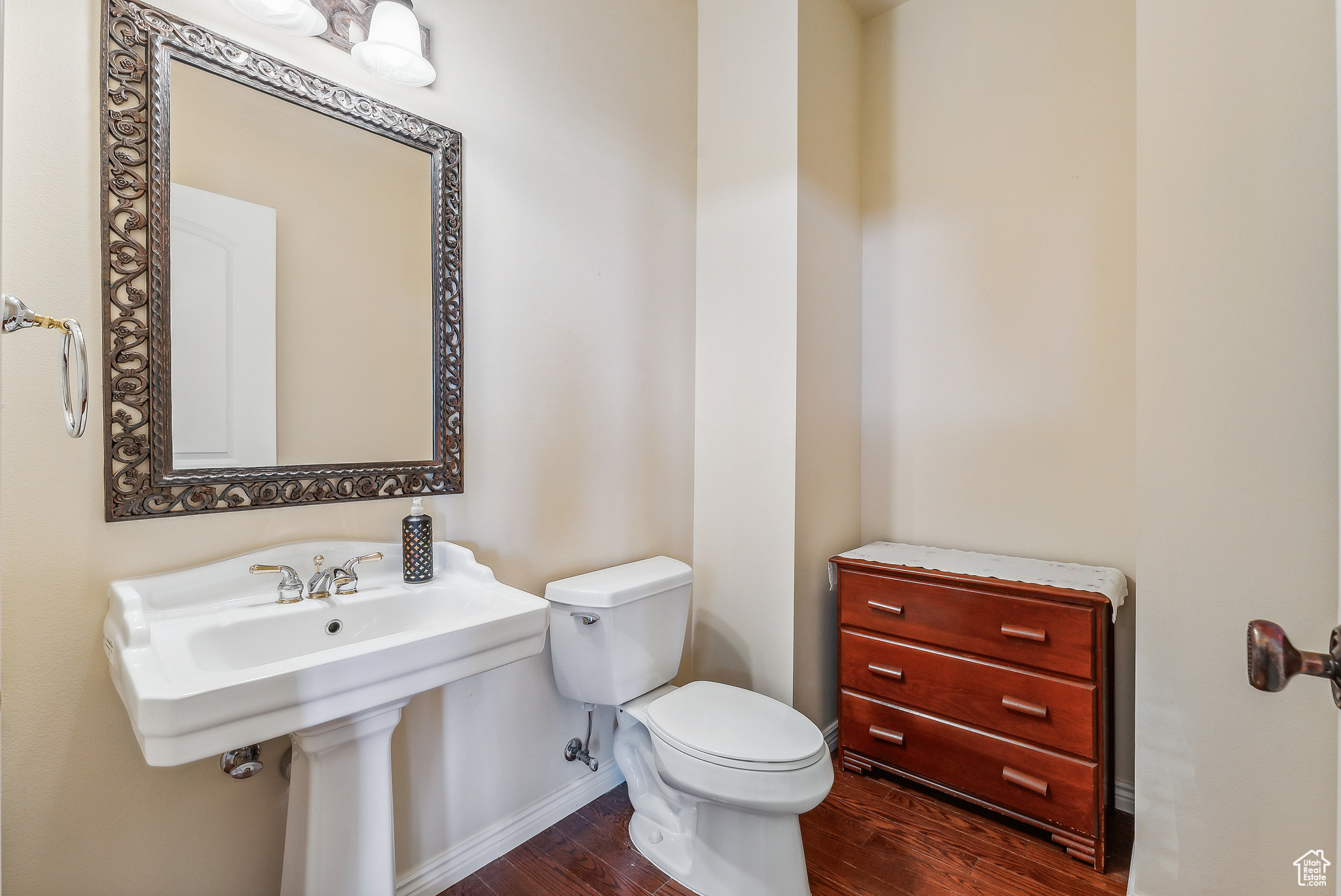 360 W VALLEY VIEW CIR