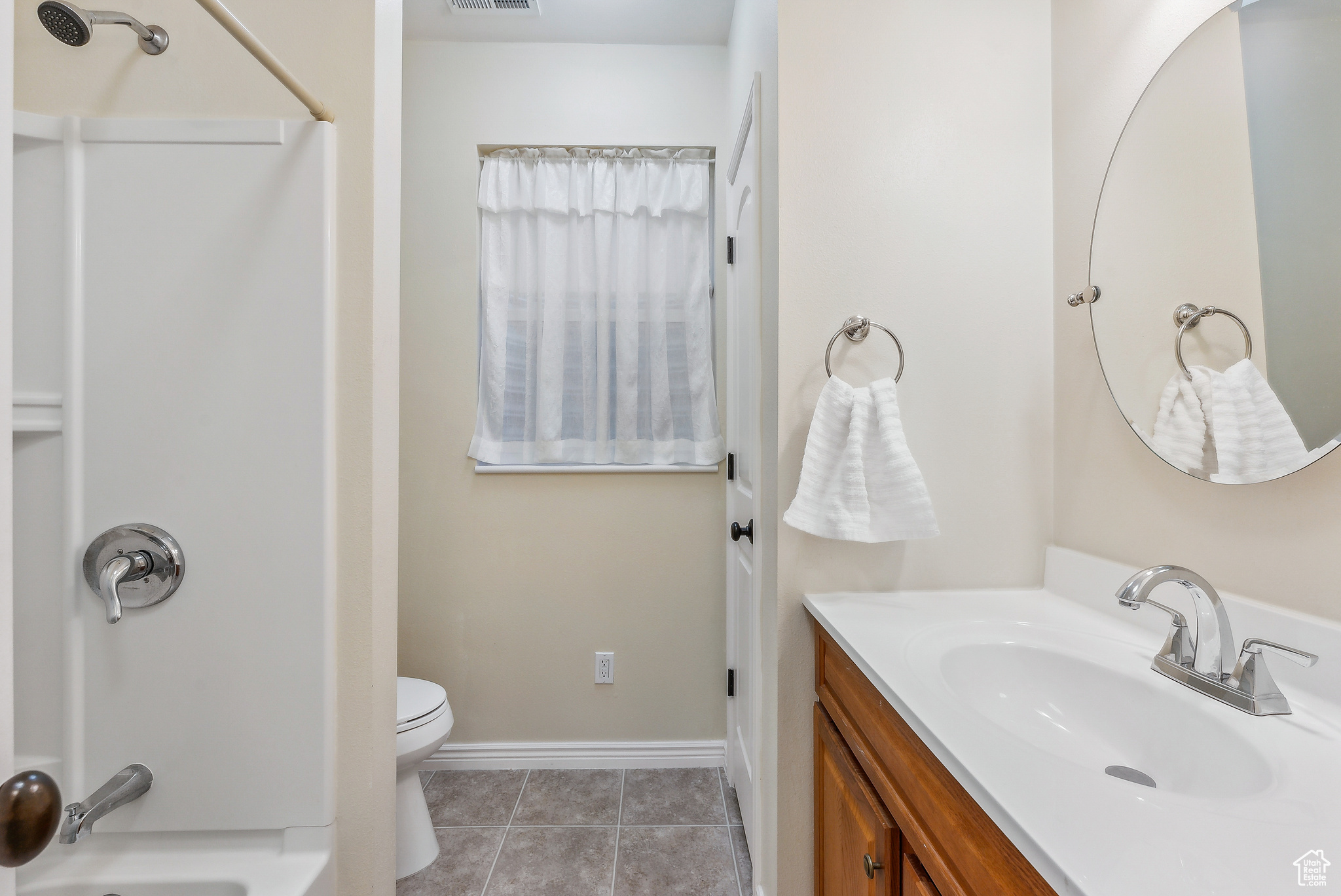 360 W VALLEY VIEW CIR