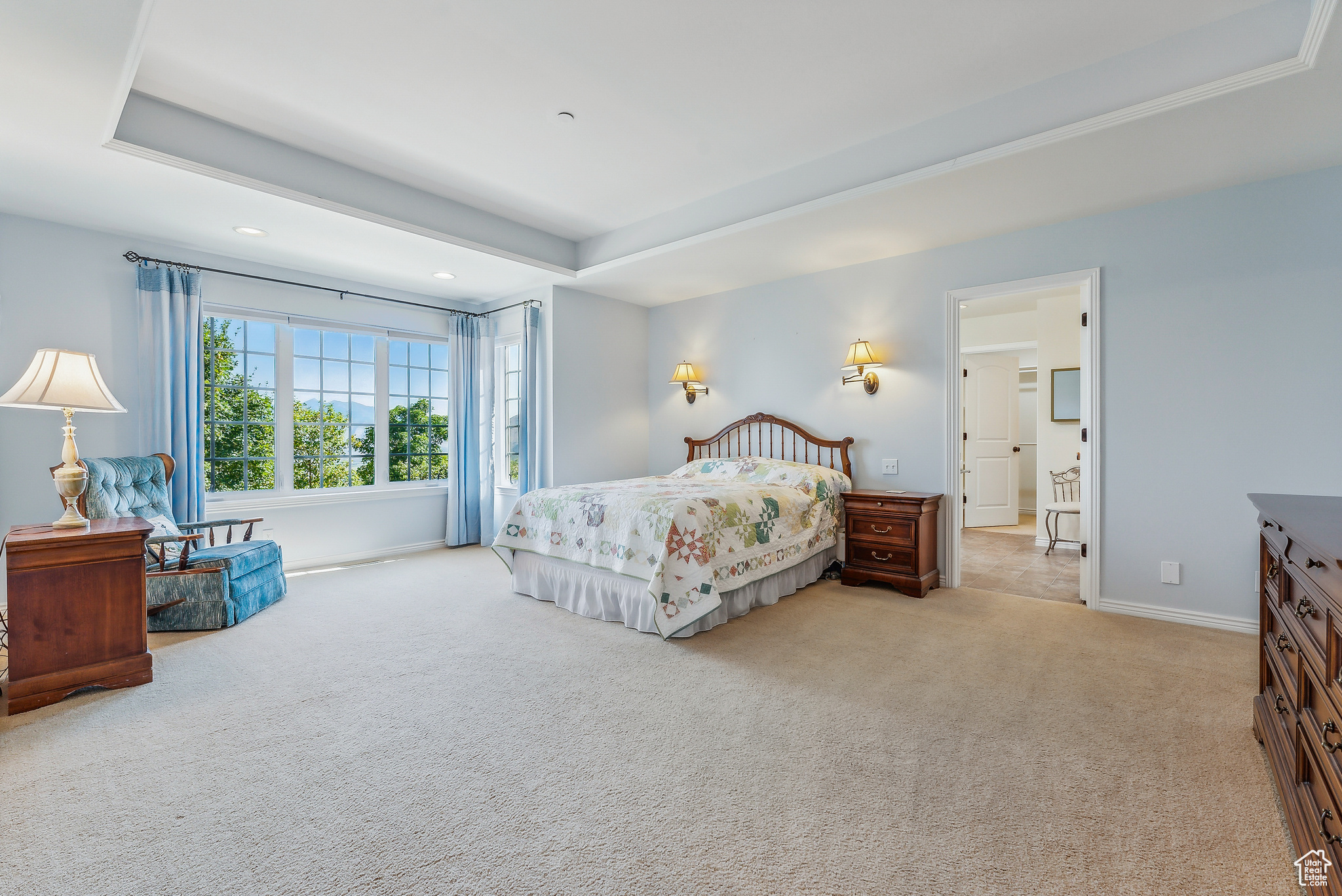 360 W VALLEY VIEW CIR