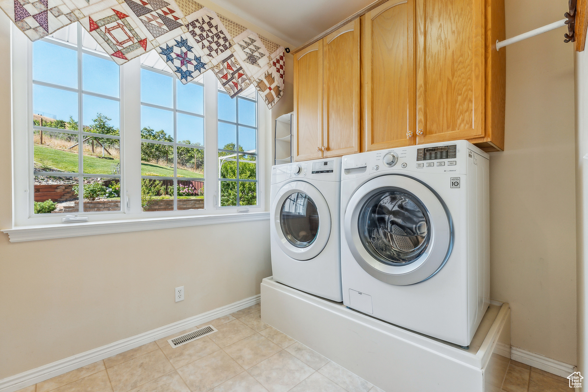360 W VALLEY VIEW CIR