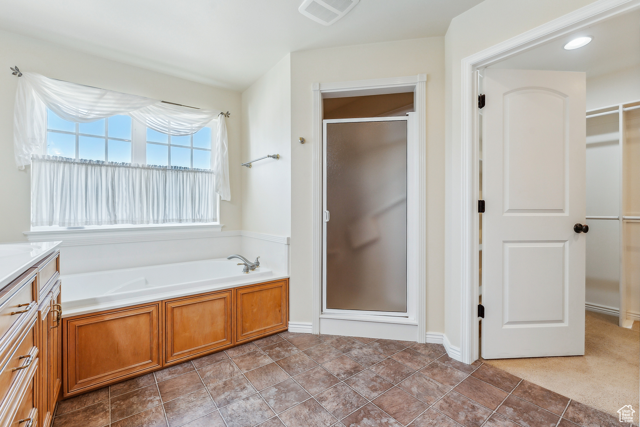 360 W VALLEY VIEW CIR