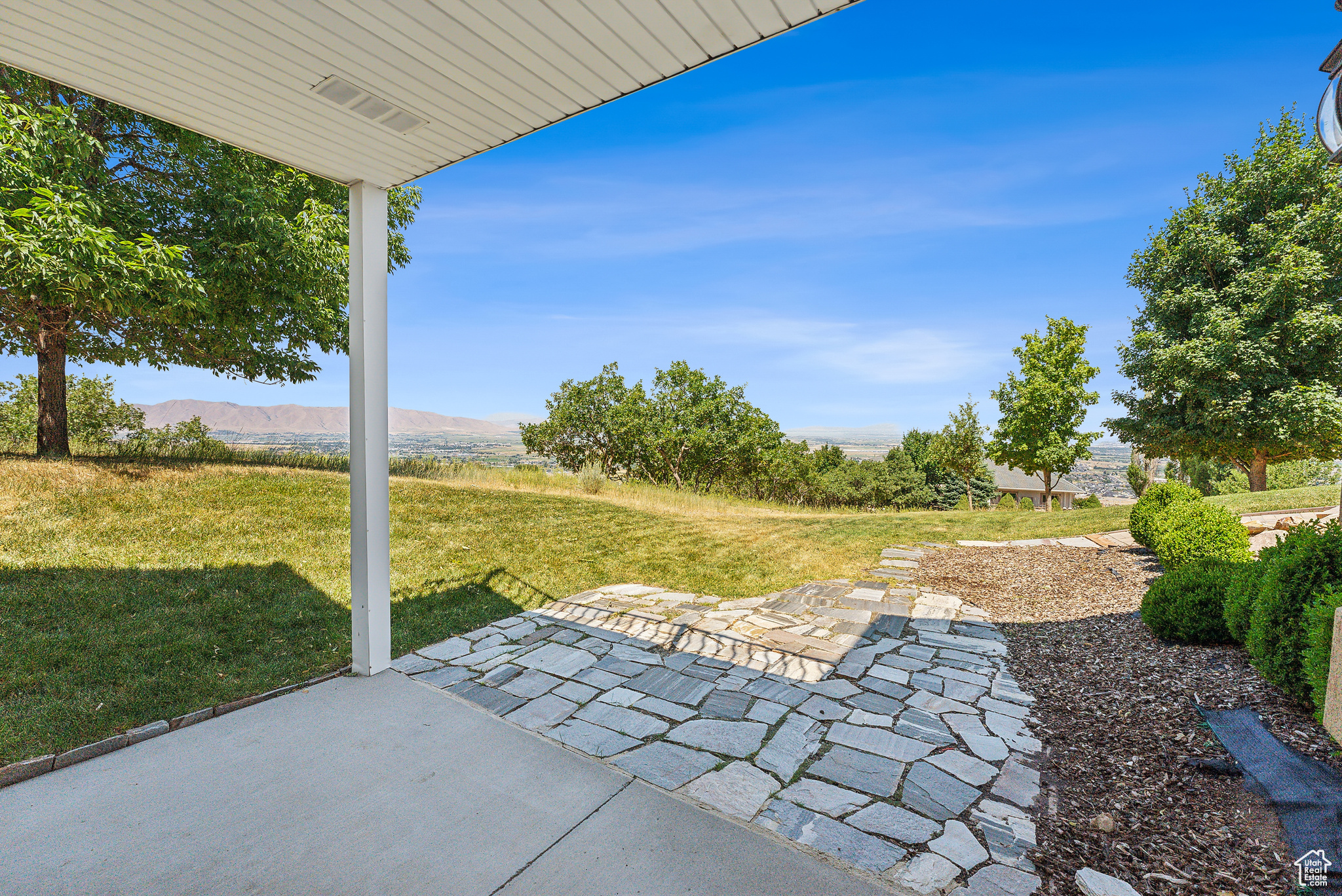 360 W VALLEY VIEW CIR