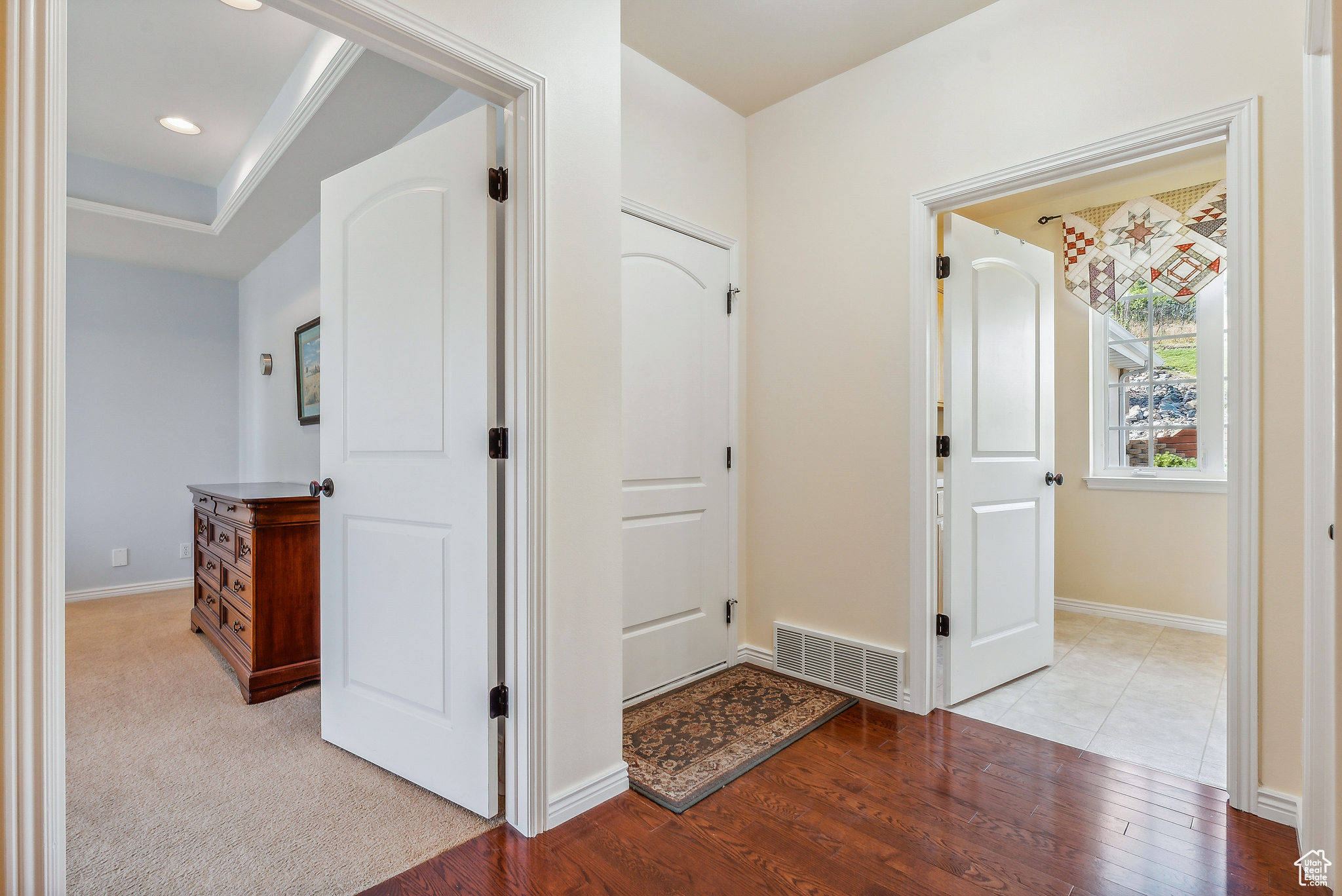 360 W VALLEY VIEW CIR