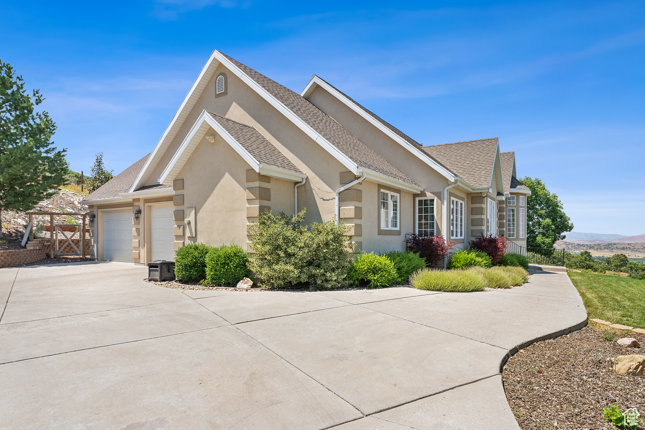 360 W VALLEY VIEW CIR