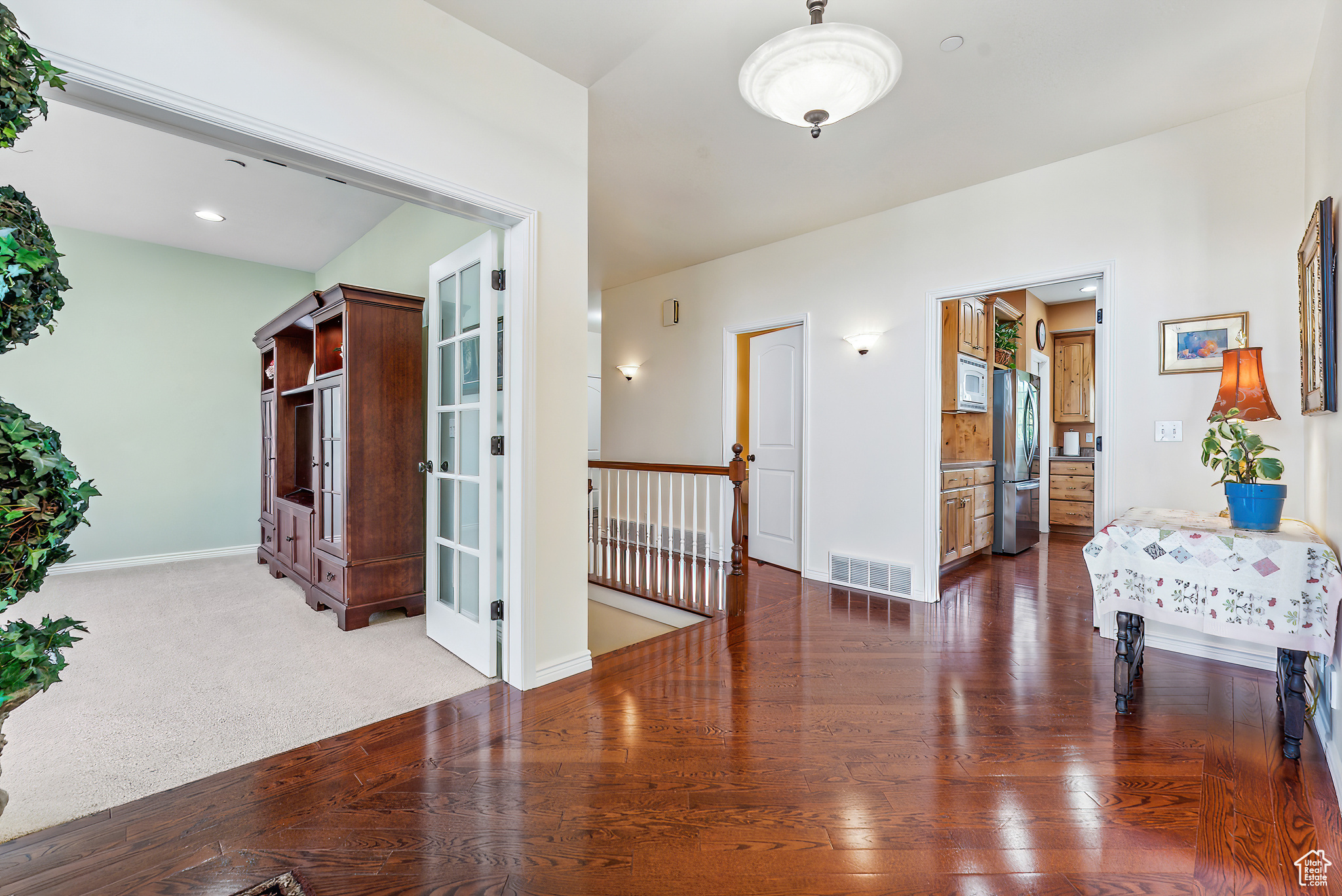360 W VALLEY VIEW CIR