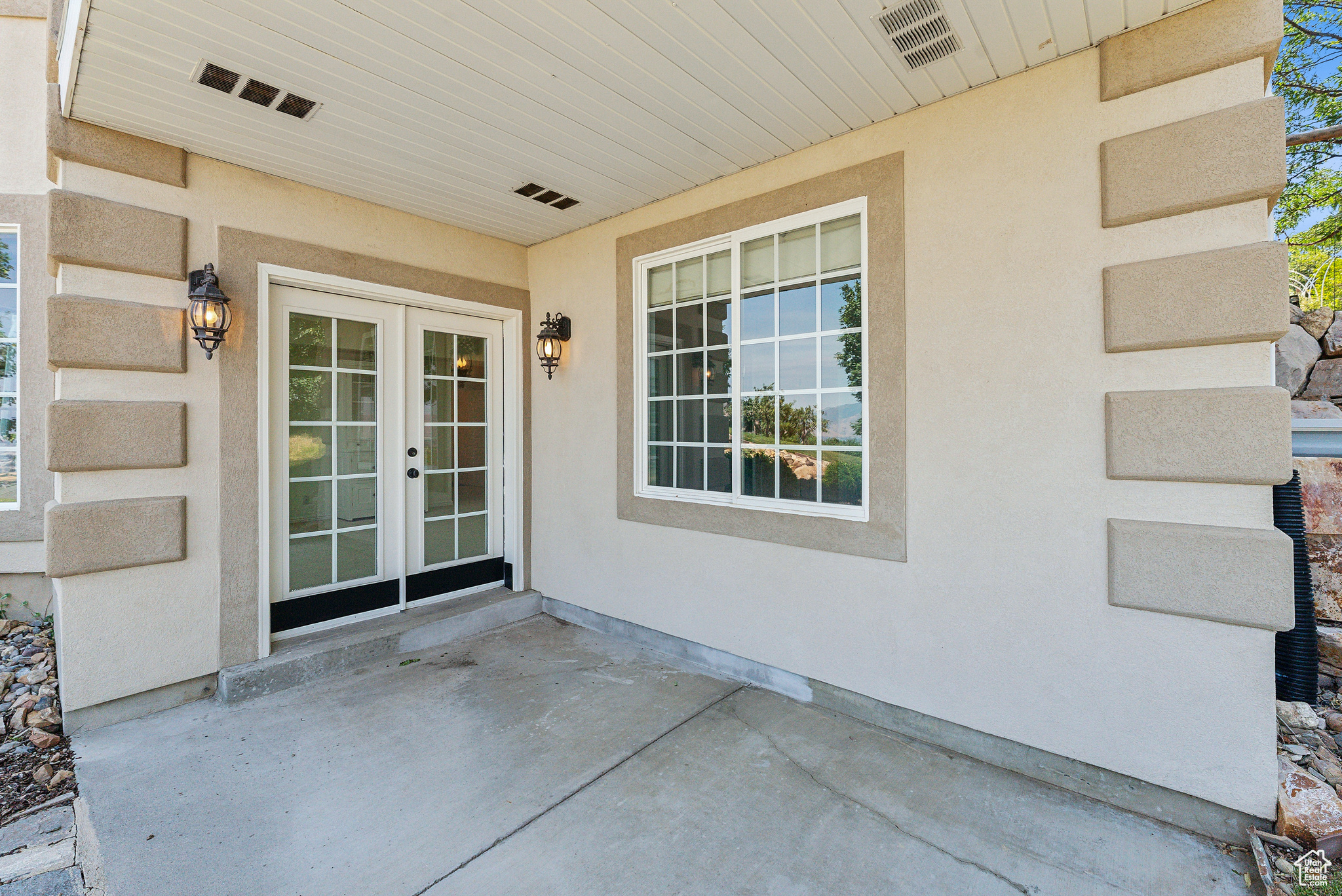 360 W VALLEY VIEW CIR