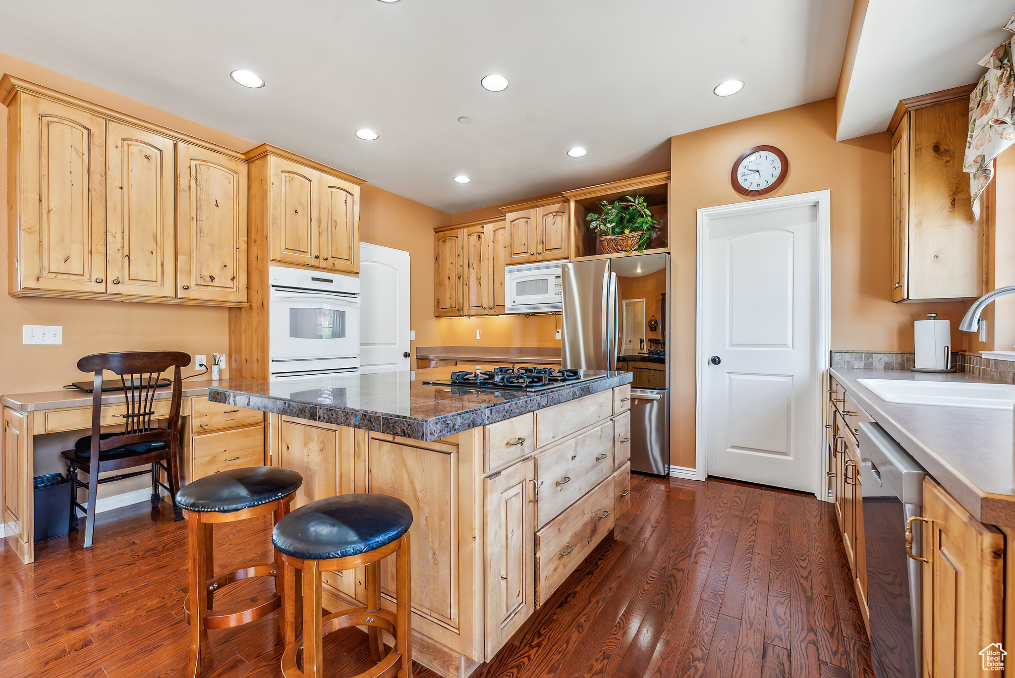 360 W VALLEY VIEW CIR