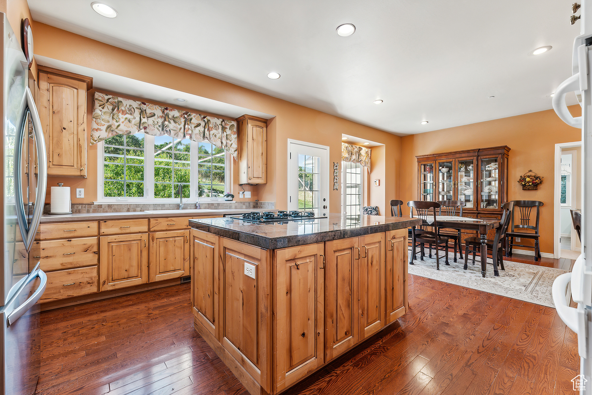 360 W VALLEY VIEW CIR