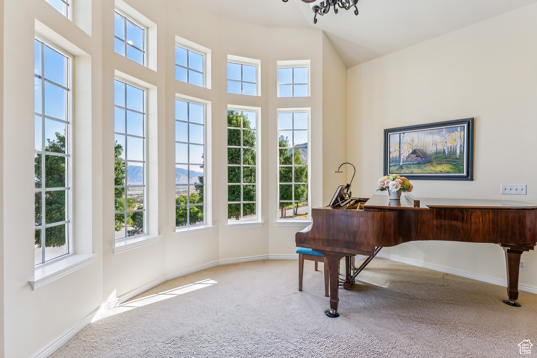 360 W VALLEY VIEW CIR