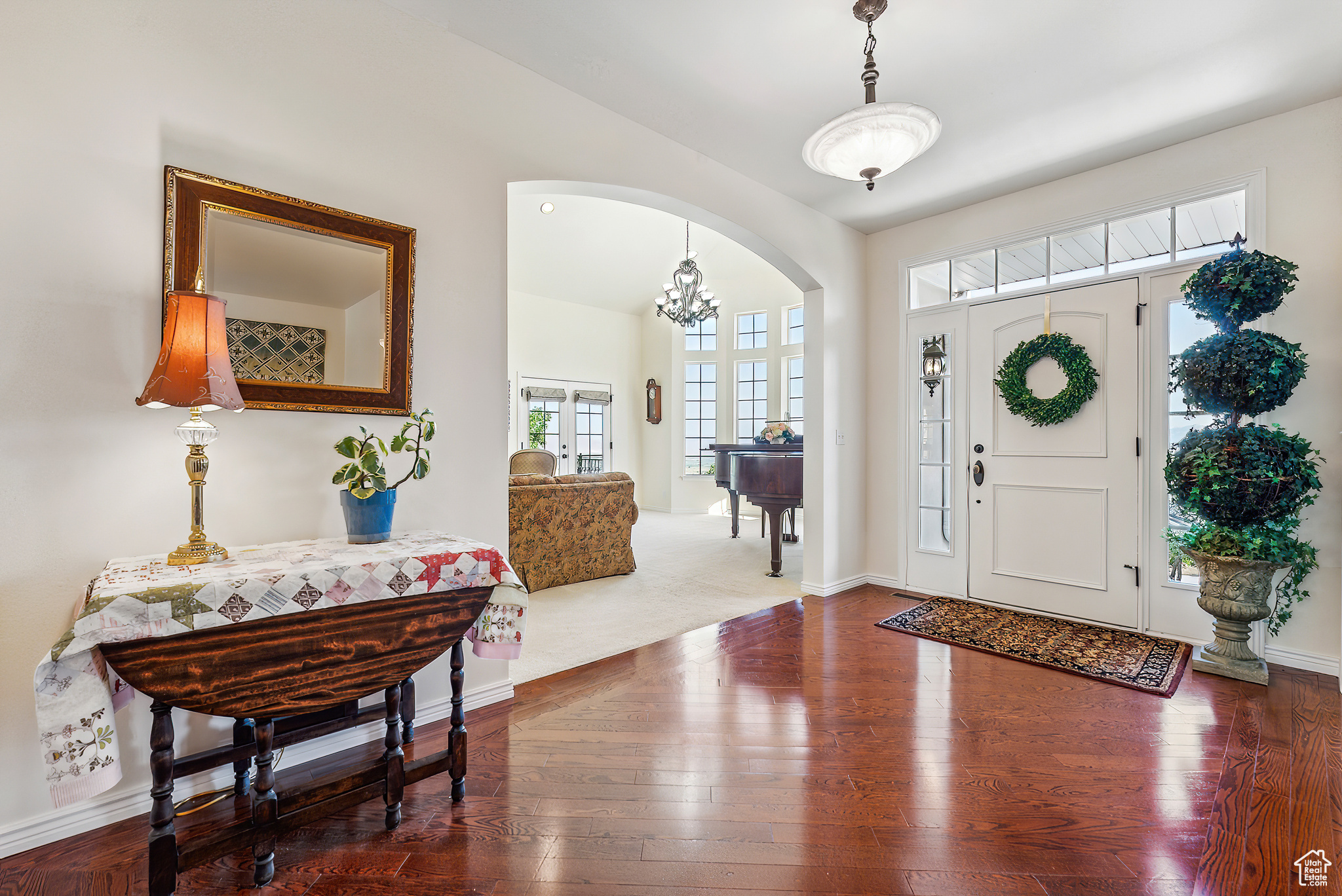 360 W VALLEY VIEW CIR