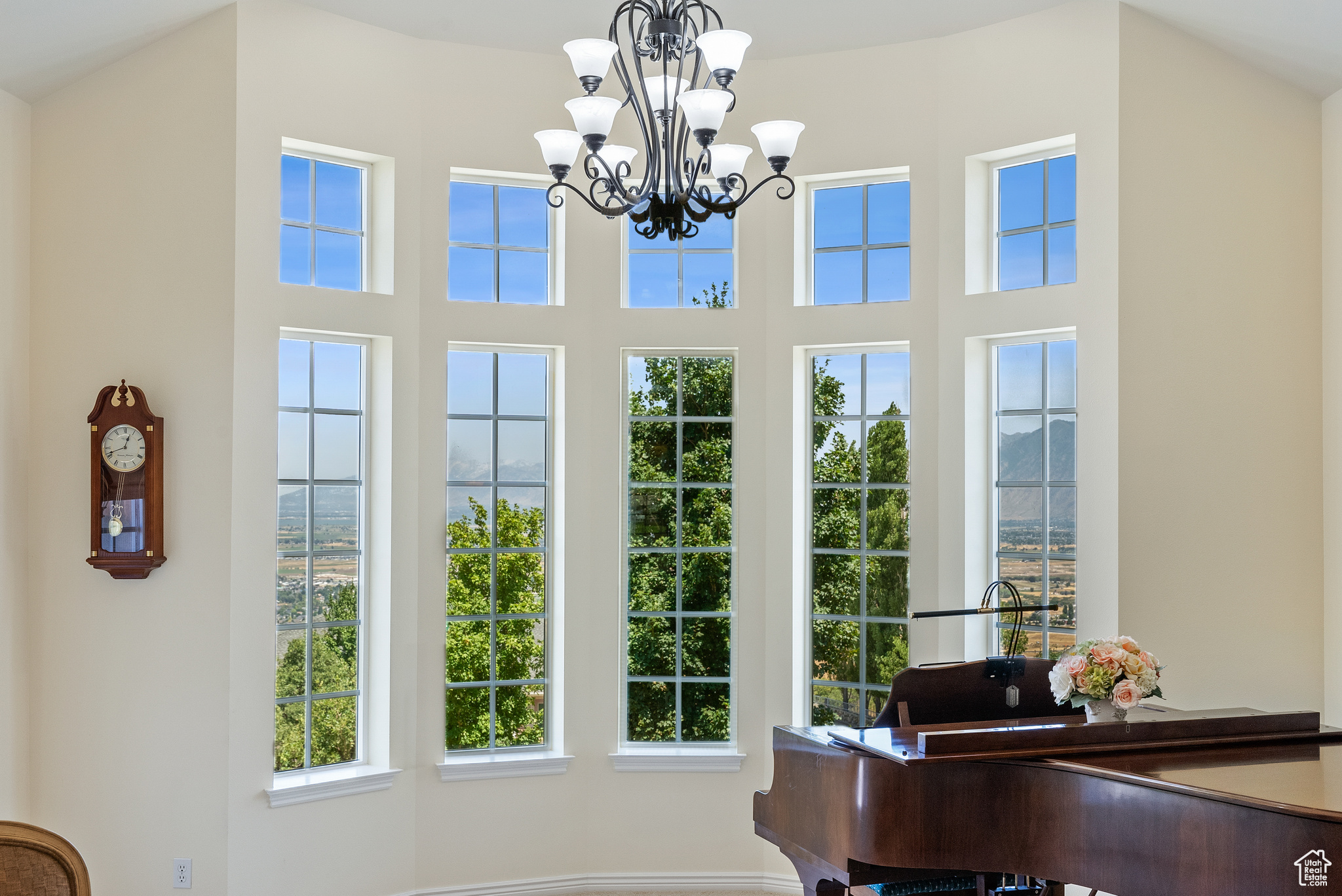 360 W VALLEY VIEW CIR