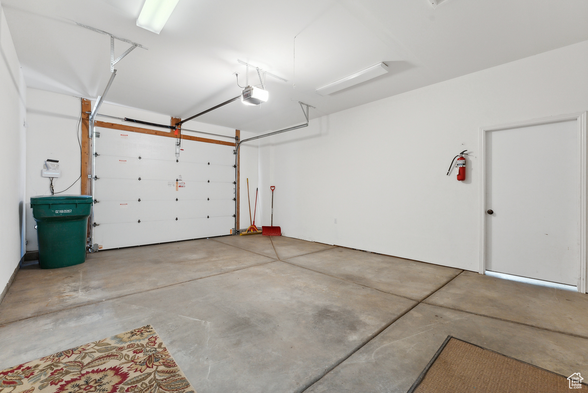 360 W VALLEY VIEW CIR