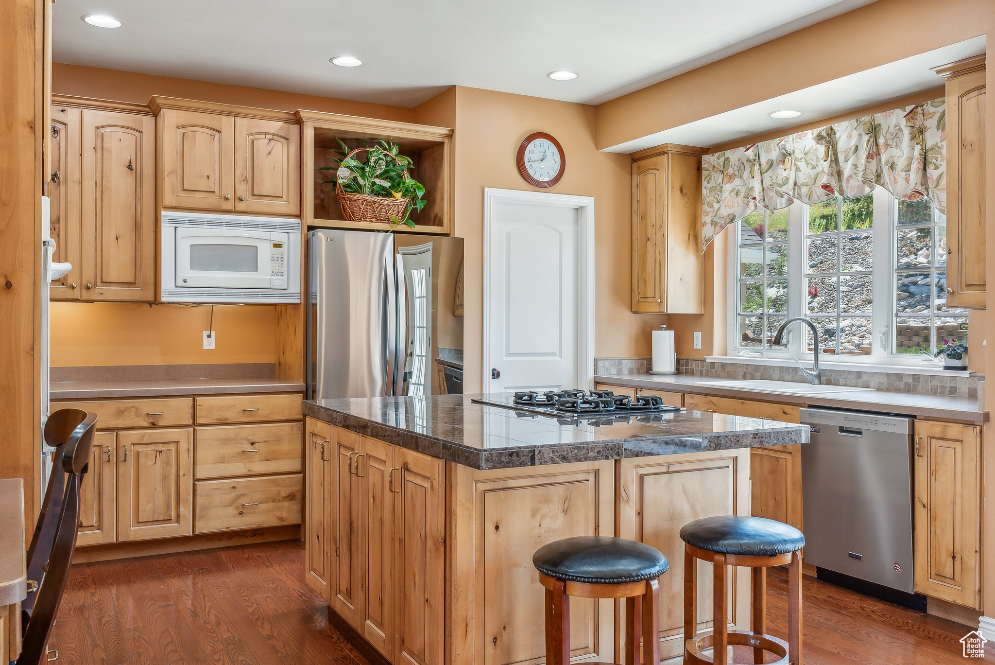 360 W VALLEY VIEW CIR