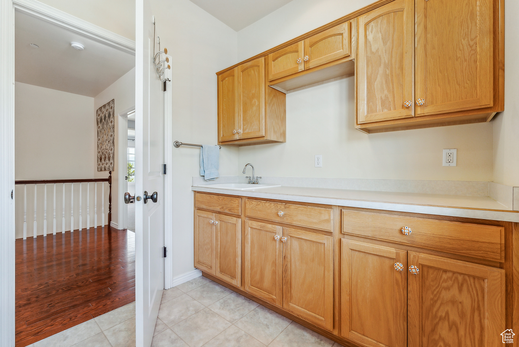 360 W VALLEY VIEW CIR