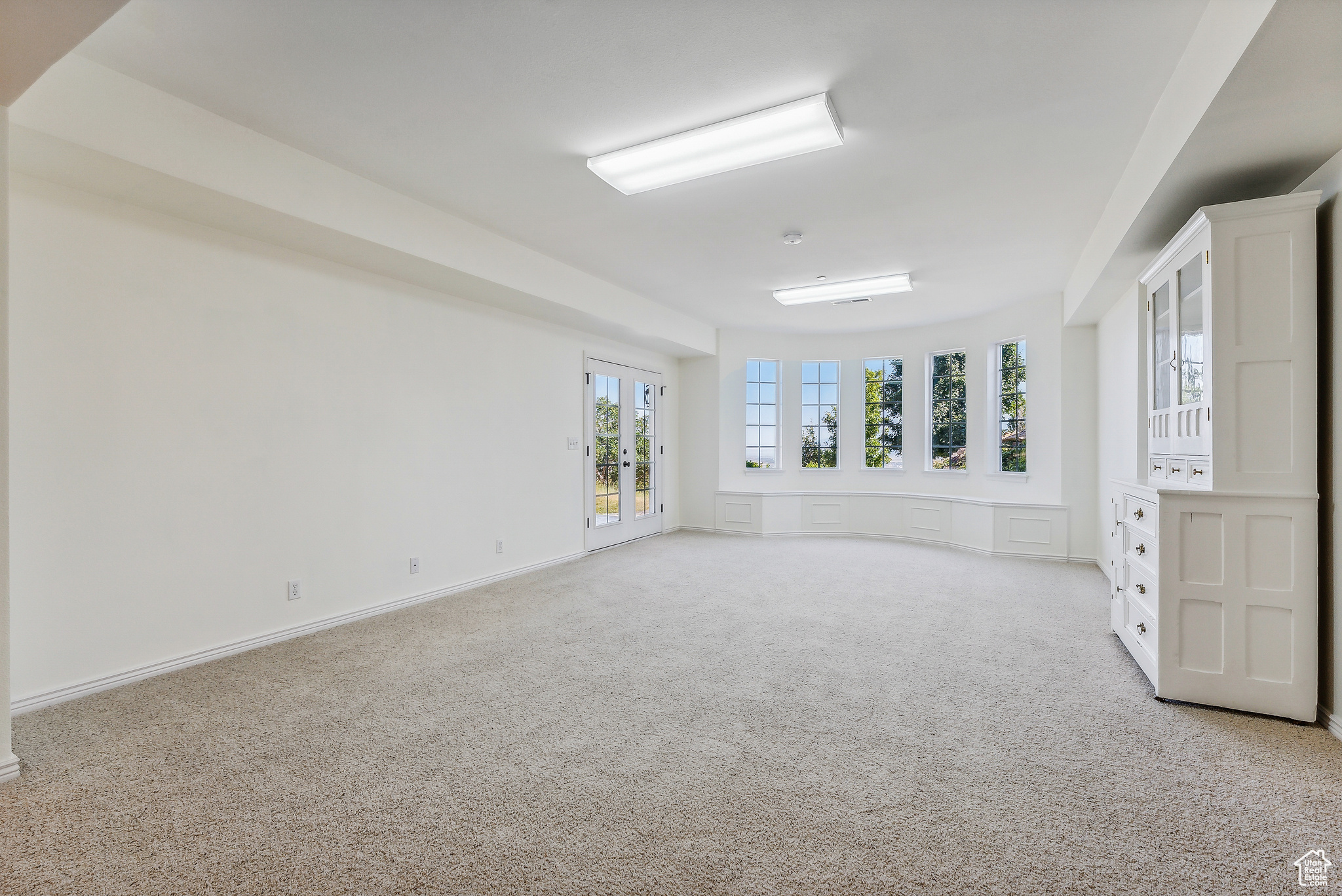 360 W VALLEY VIEW CIR