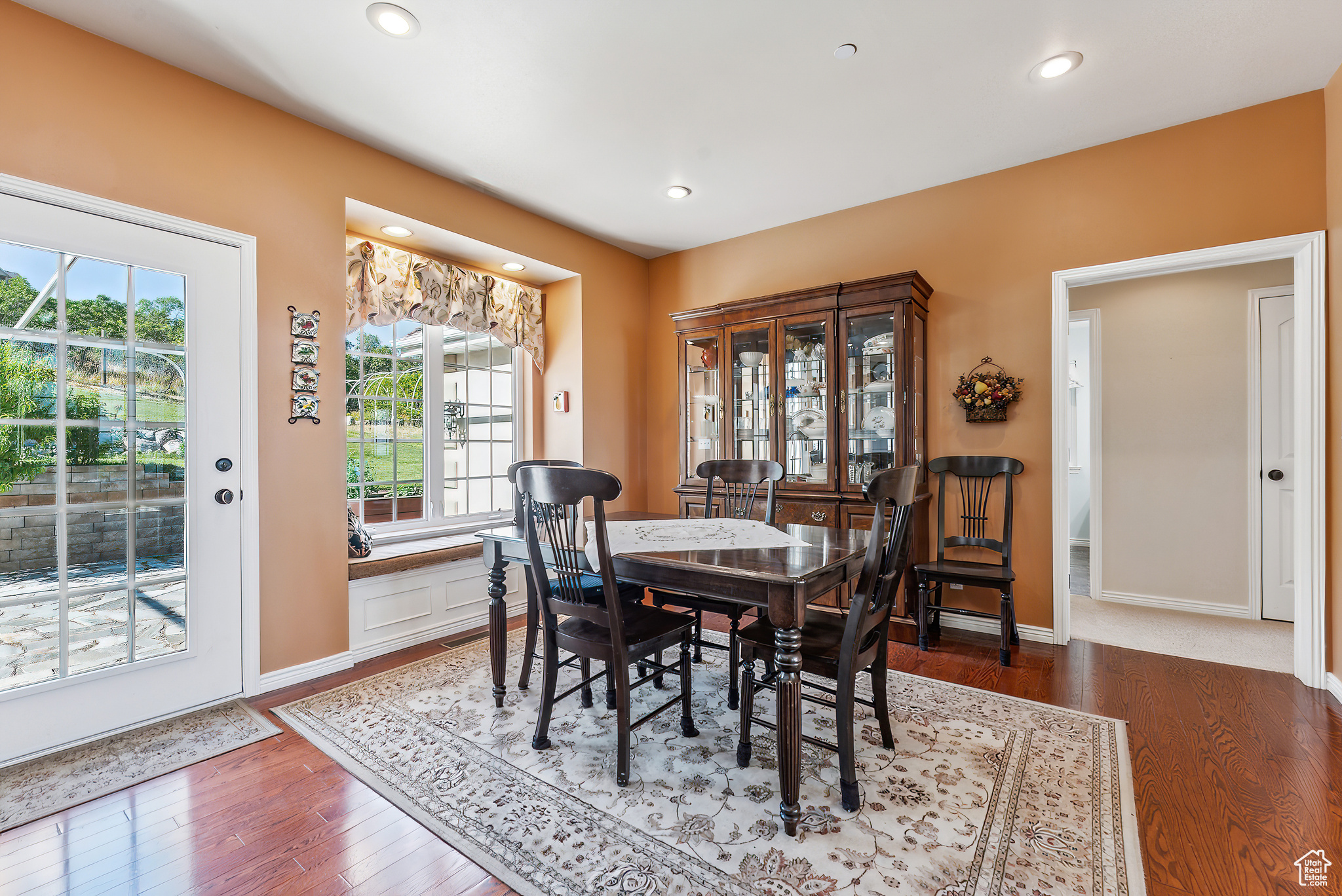 360 W VALLEY VIEW CIR
