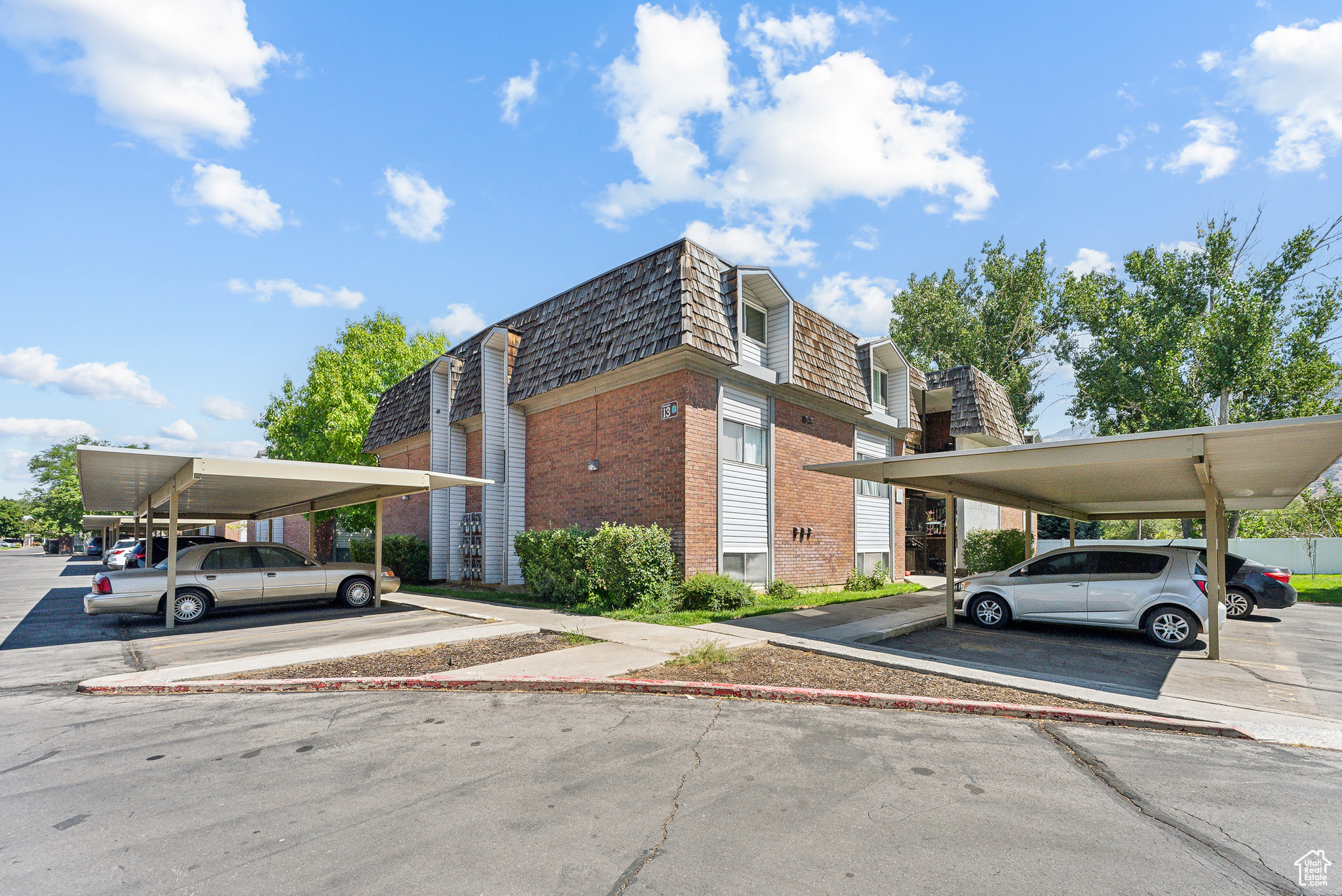 1640 N WILLOWBROOK DR