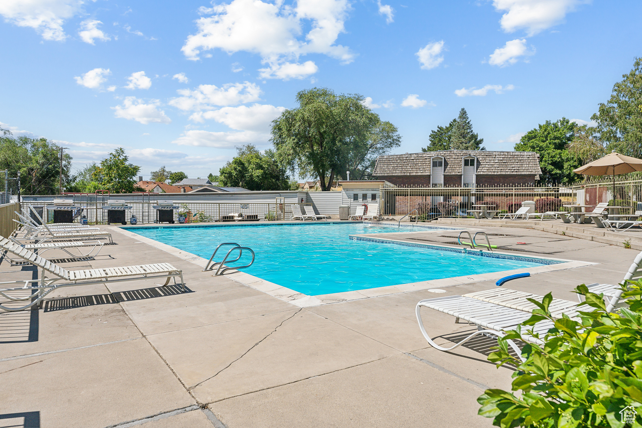 1640 N WILLOWBROOK DR