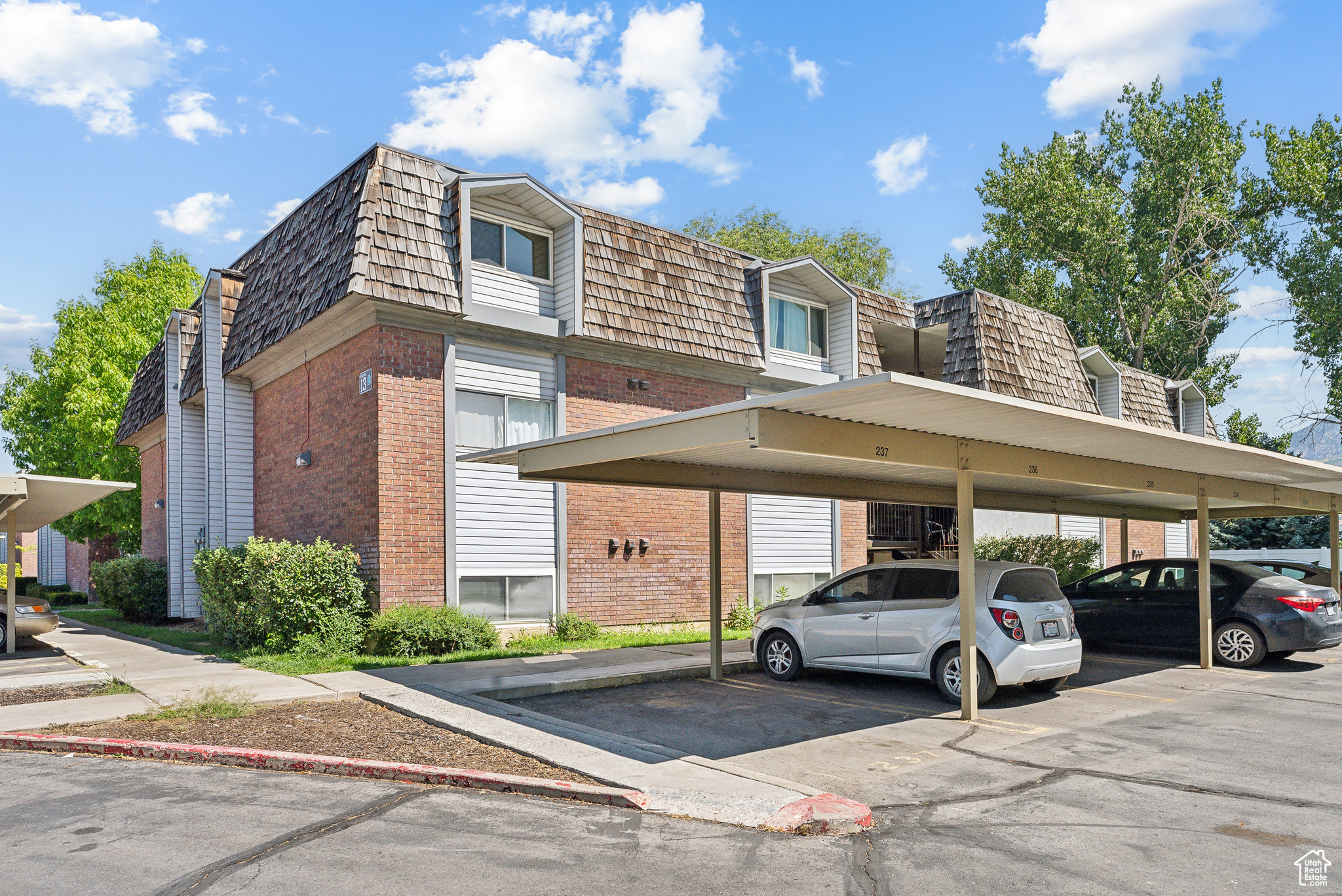 1640 N WILLOWBROOK DR
