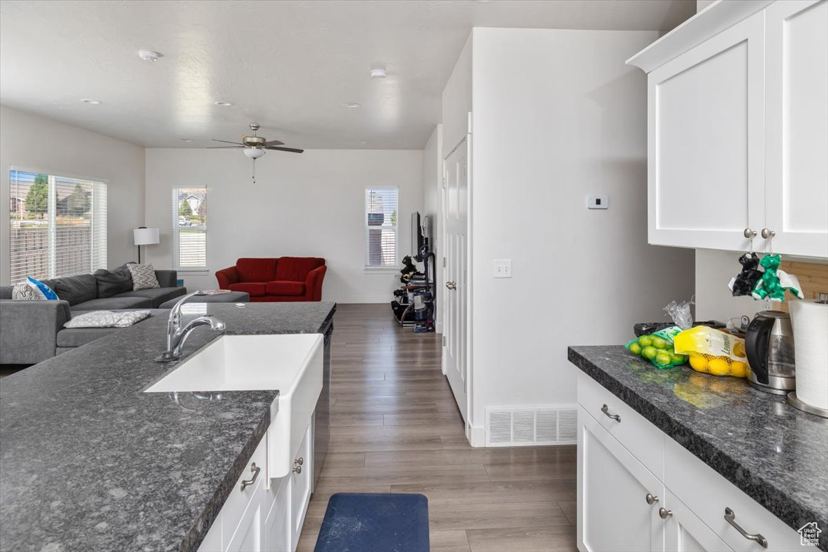 7687 N KINGS CANYON RD
