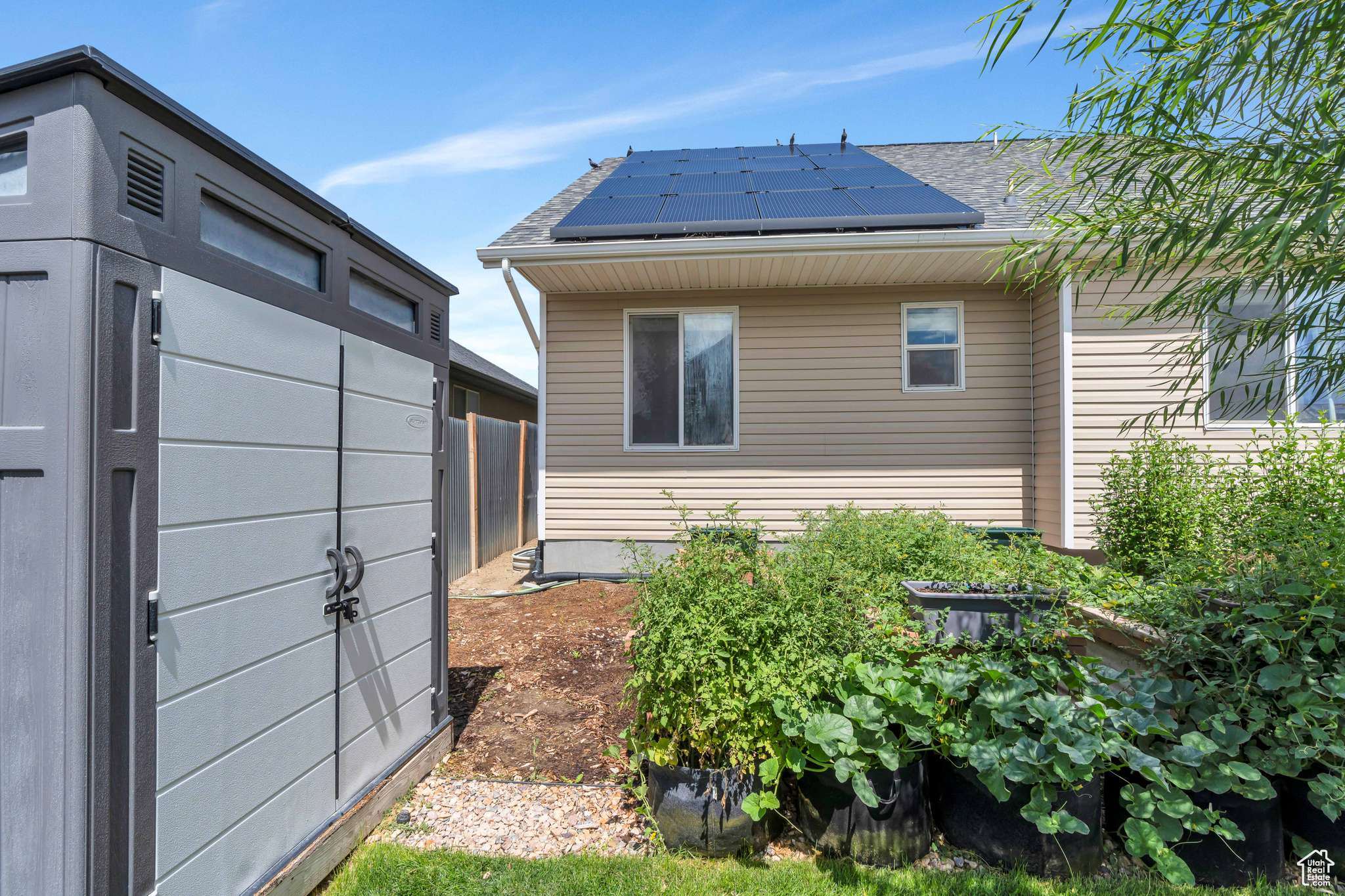1588 E SHADOW DR