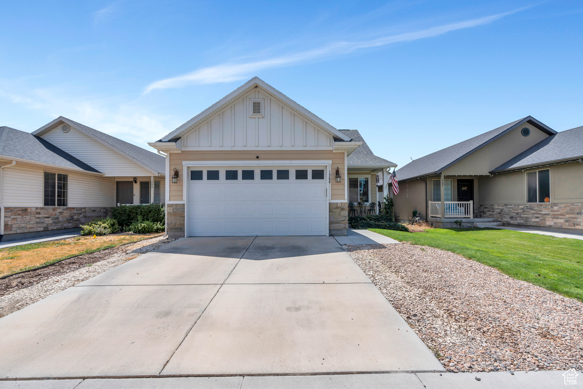 1588 E SHADOW DR