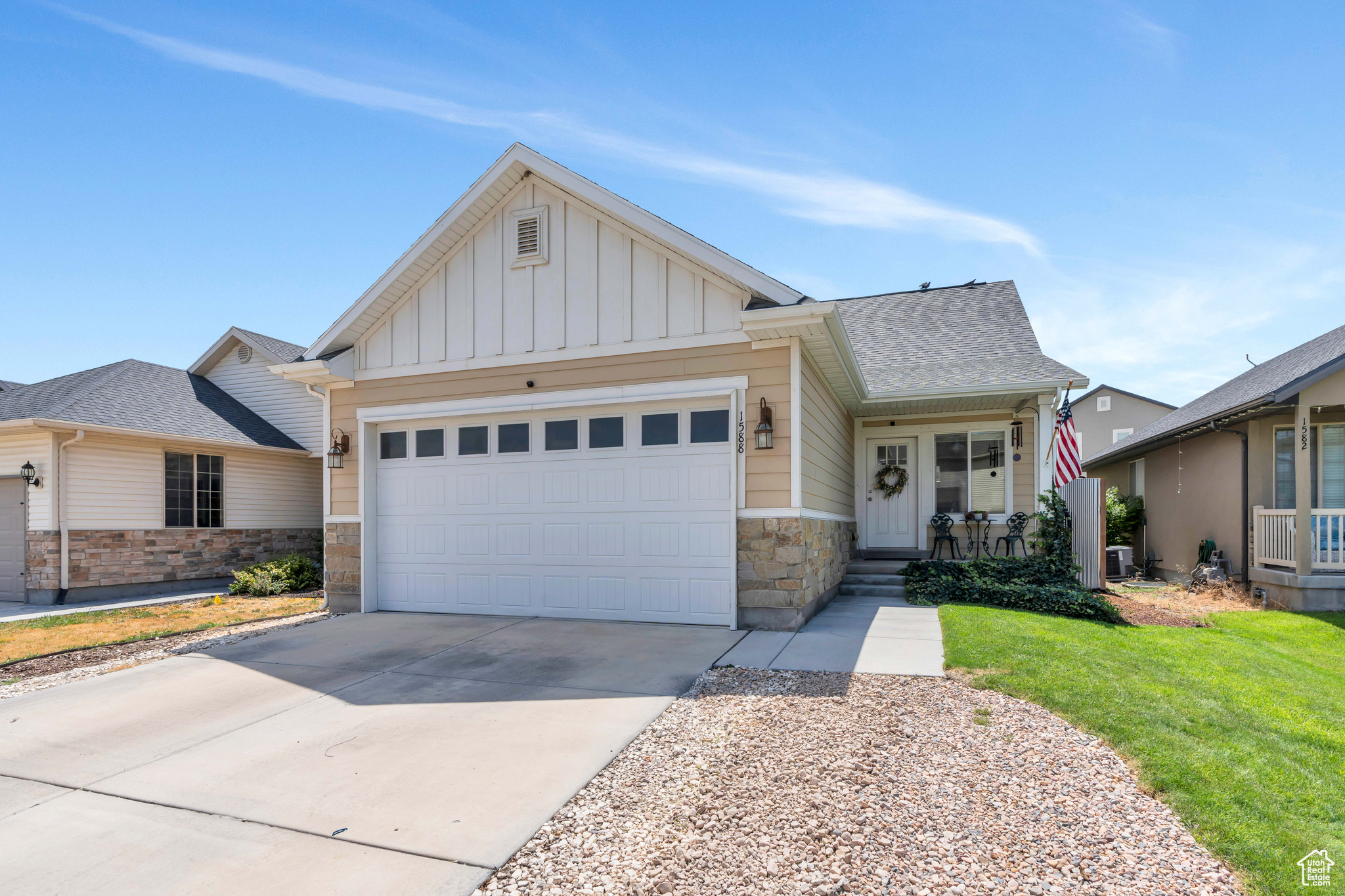 1588 E SHADOW DR