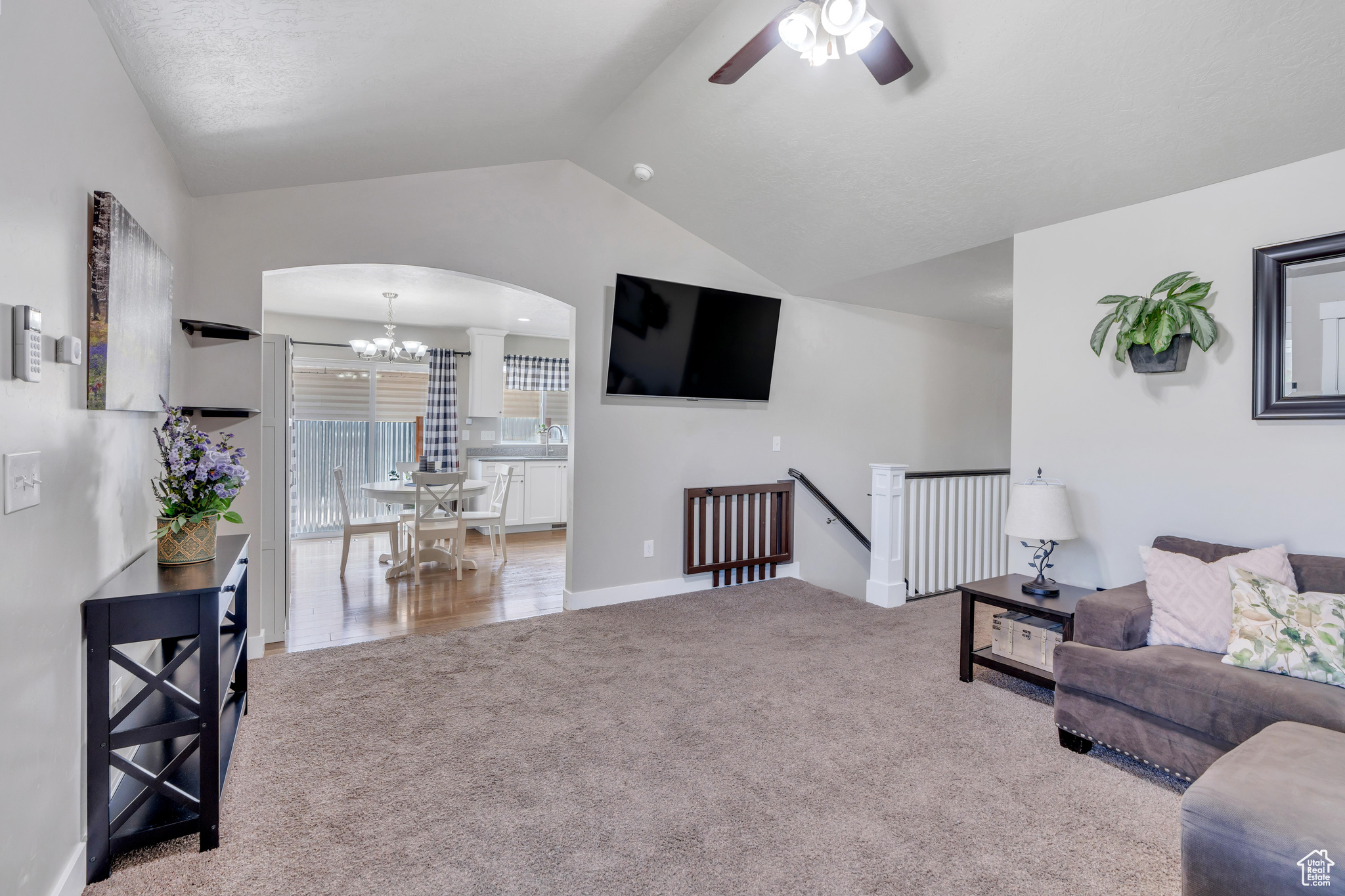 1588 E SHADOW DR