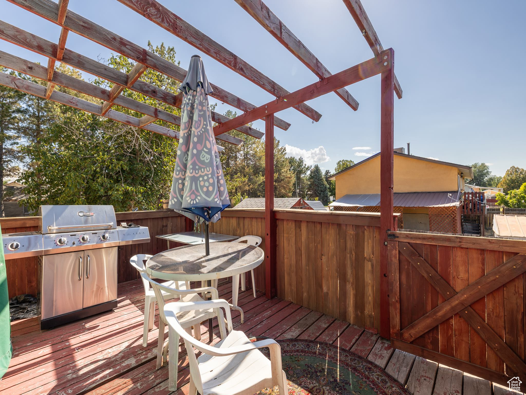 1410 W WALNUT DR