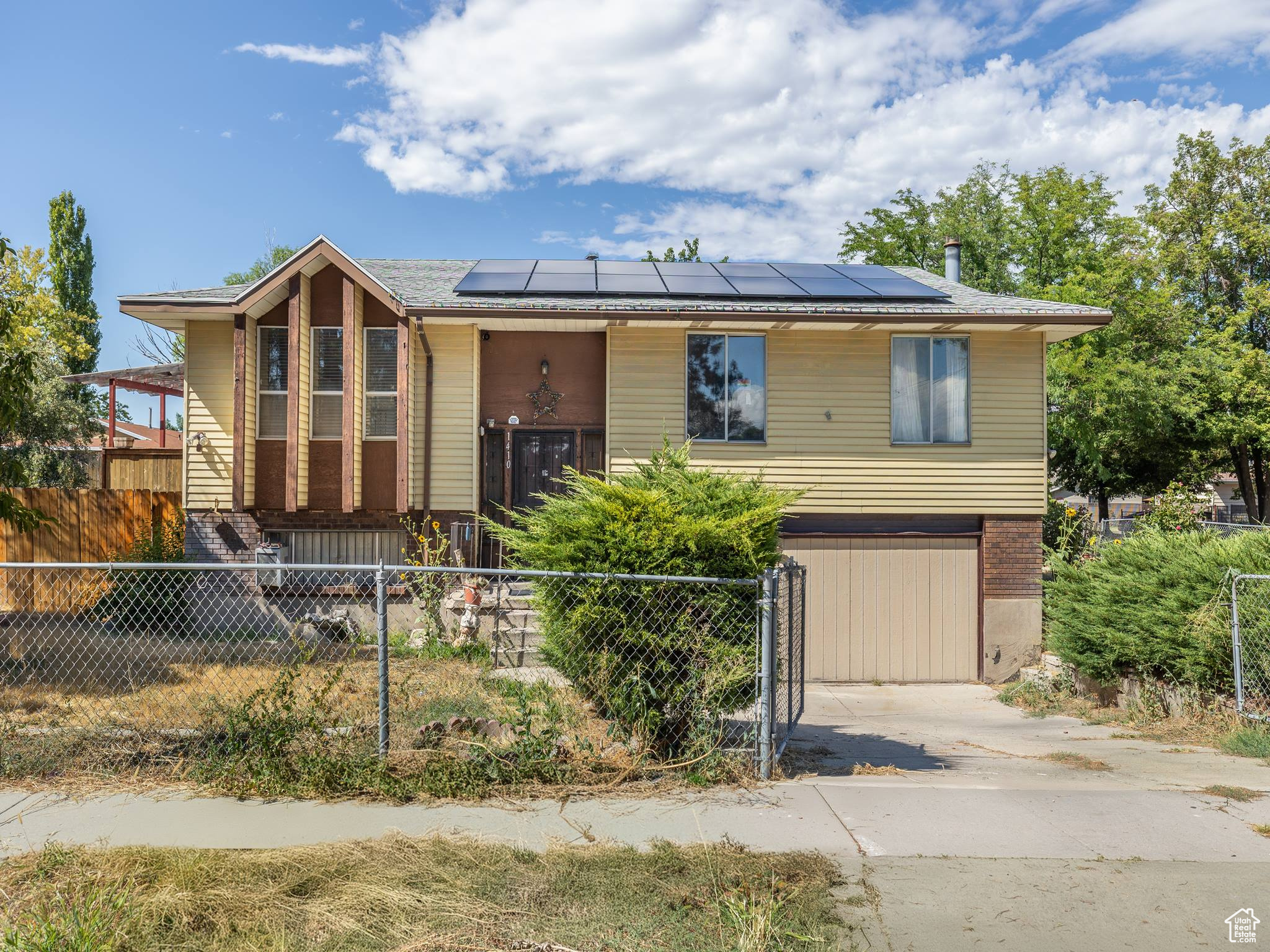 1410 W WALNUT DR