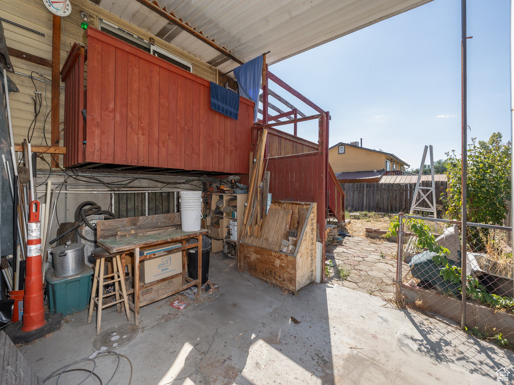 1410 W WALNUT DR