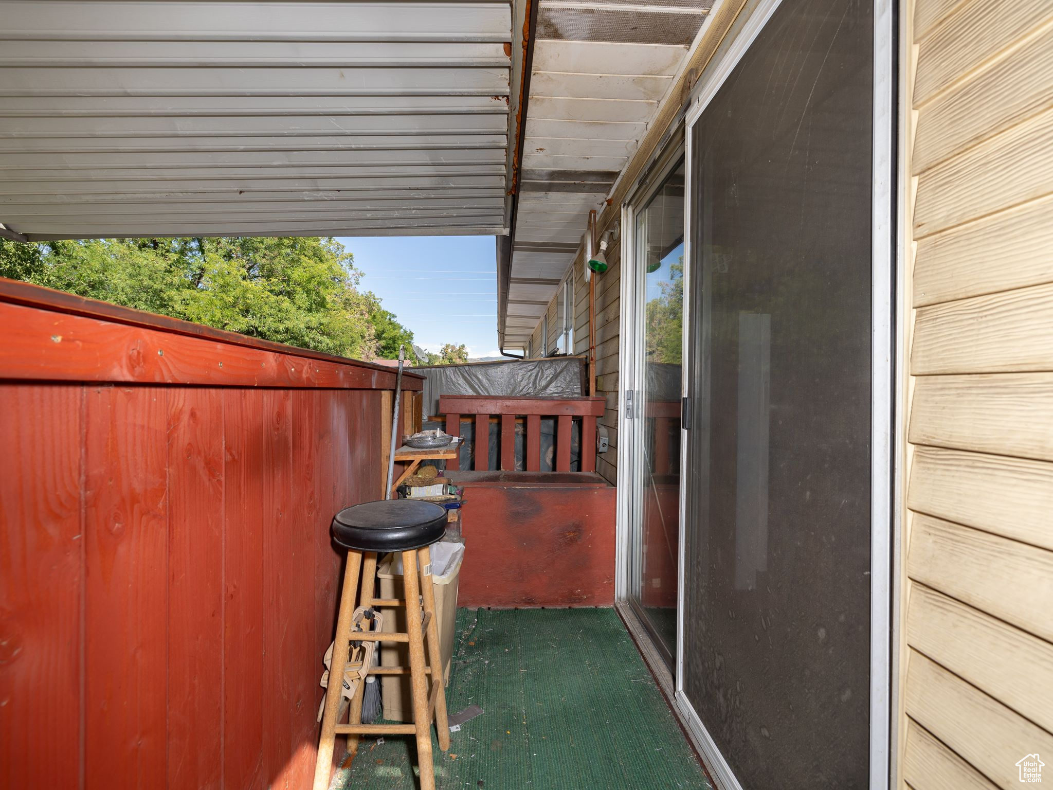 1410 W WALNUT DR
